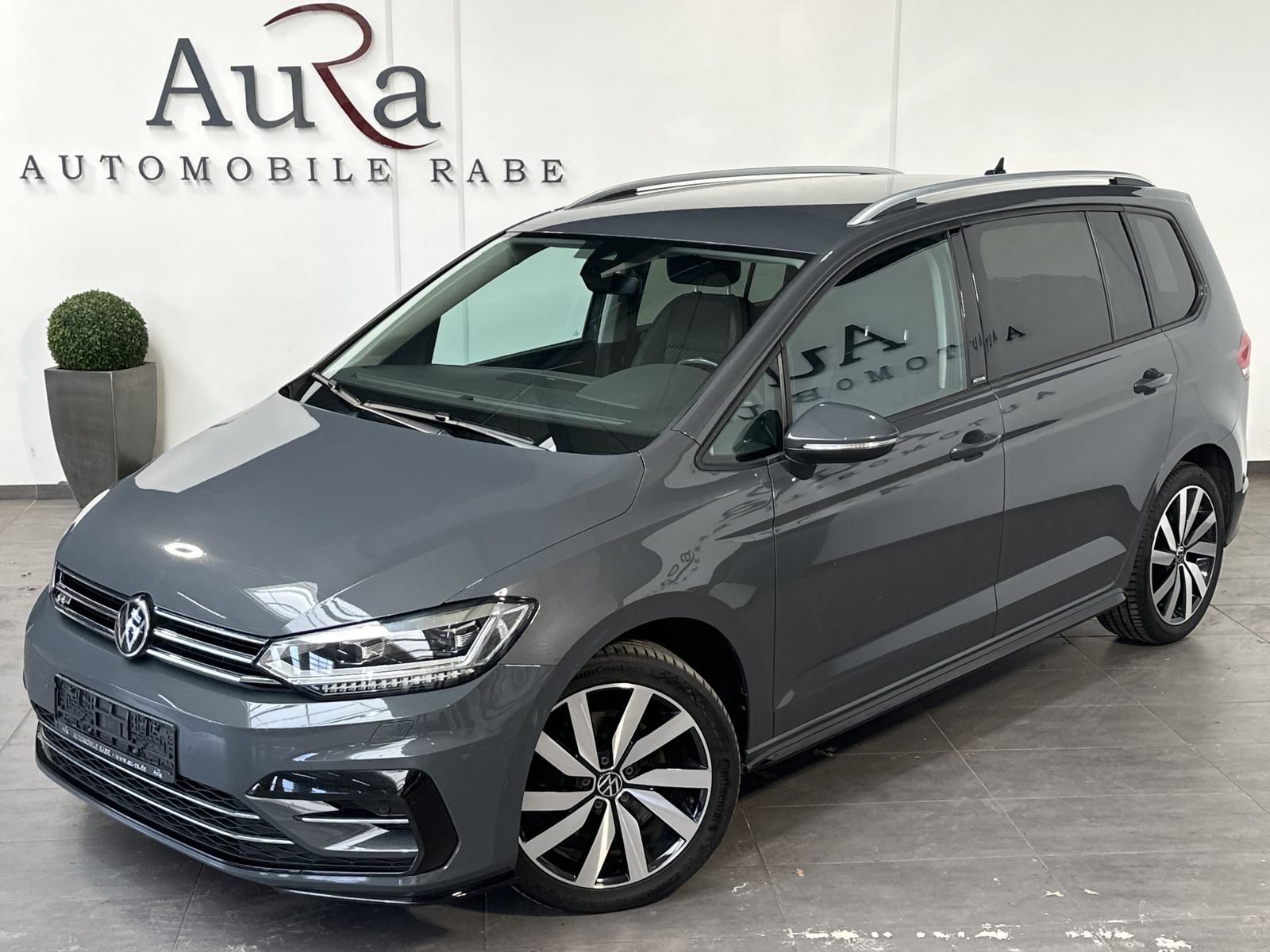 Fahrzeugabbildung Volkswagen Touran 2.0 TDI DSG R-Line NAV+LED+AHK+KAMERA+ACC
