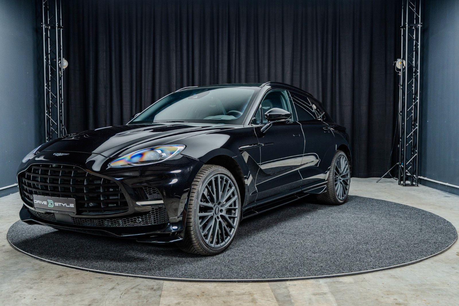 Fahrzeugabbildung Aston Martin DBX 4.0 V8 DBX707 + 2.Hand + Top Geplfegt