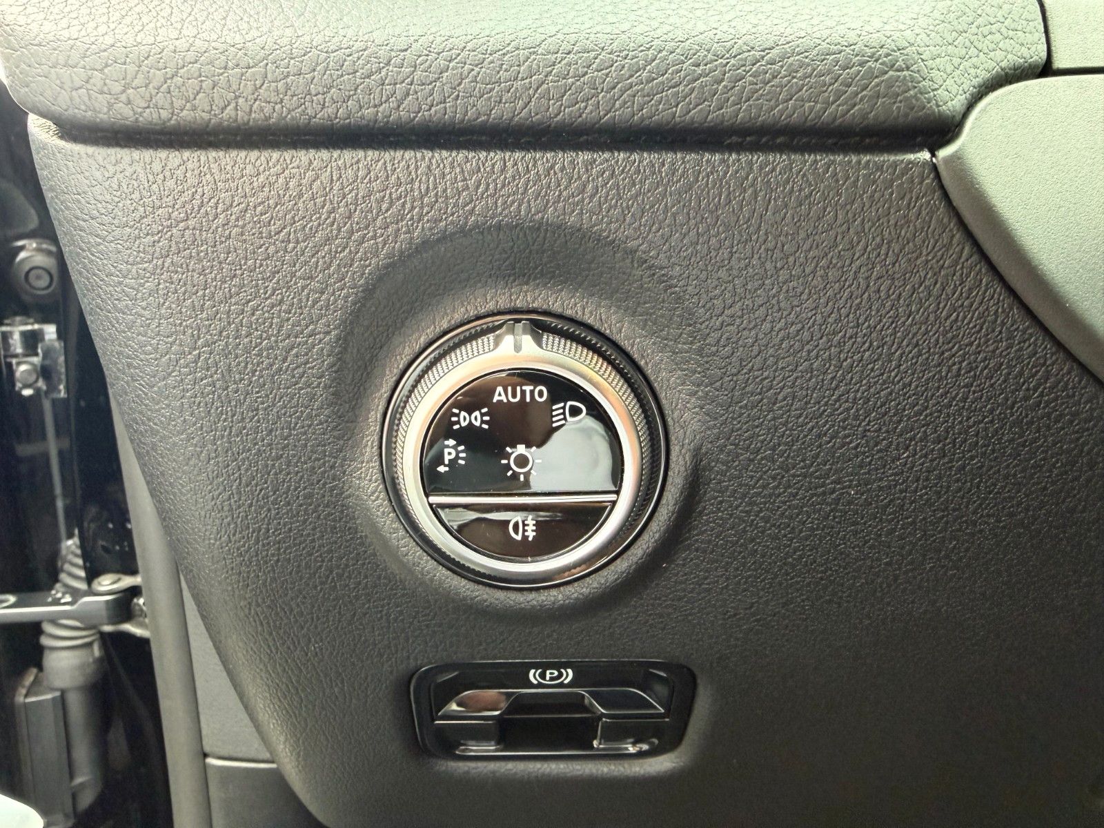 Fahrzeugabbildung Mercedes-Benz C 180 T LED+RKamera+LED+SpiegelP+EasyPack