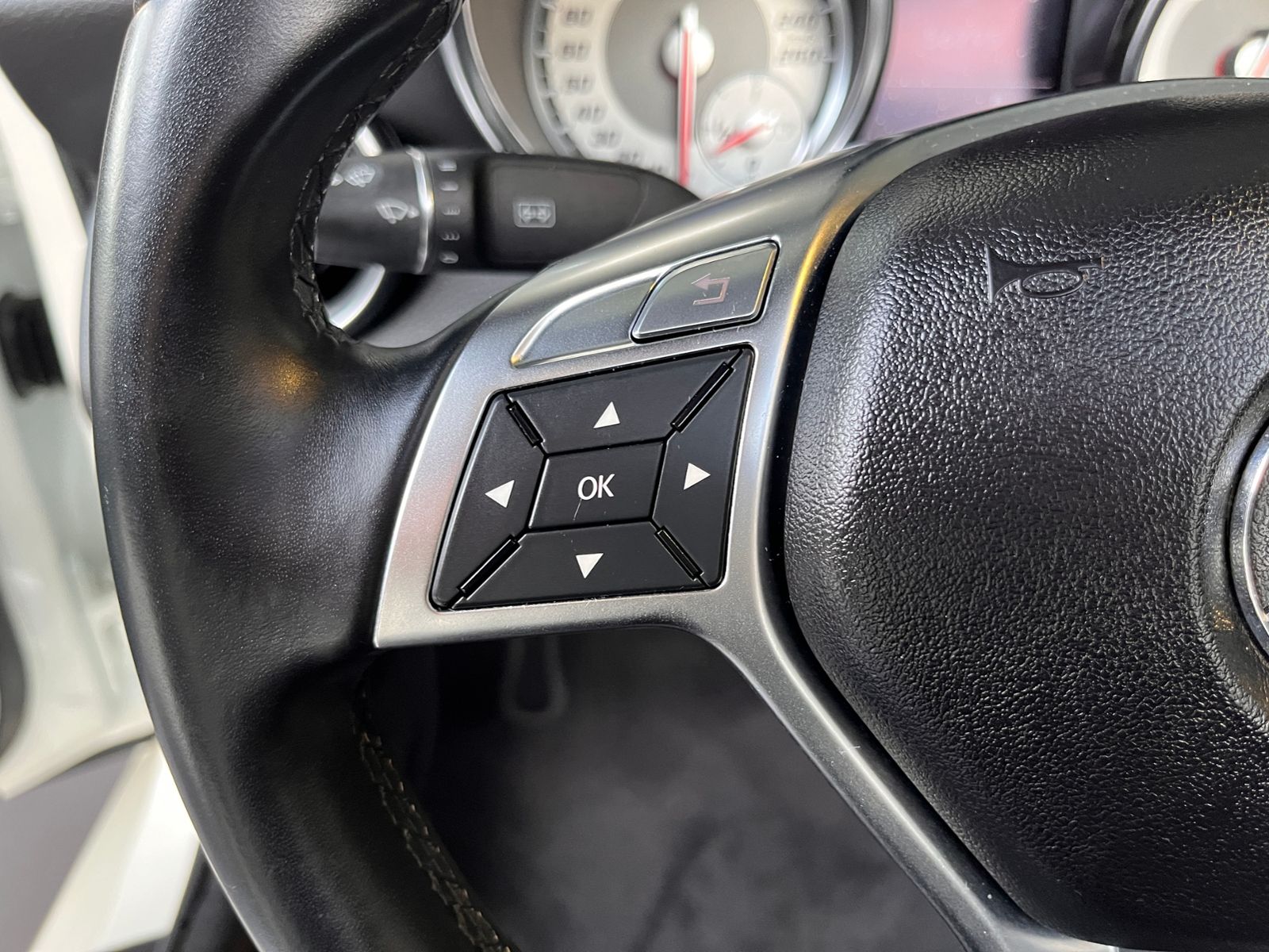 Fahrzeugabbildung Mercedes-Benz SLK 350 BlueEfficiency XENON MEMORY
