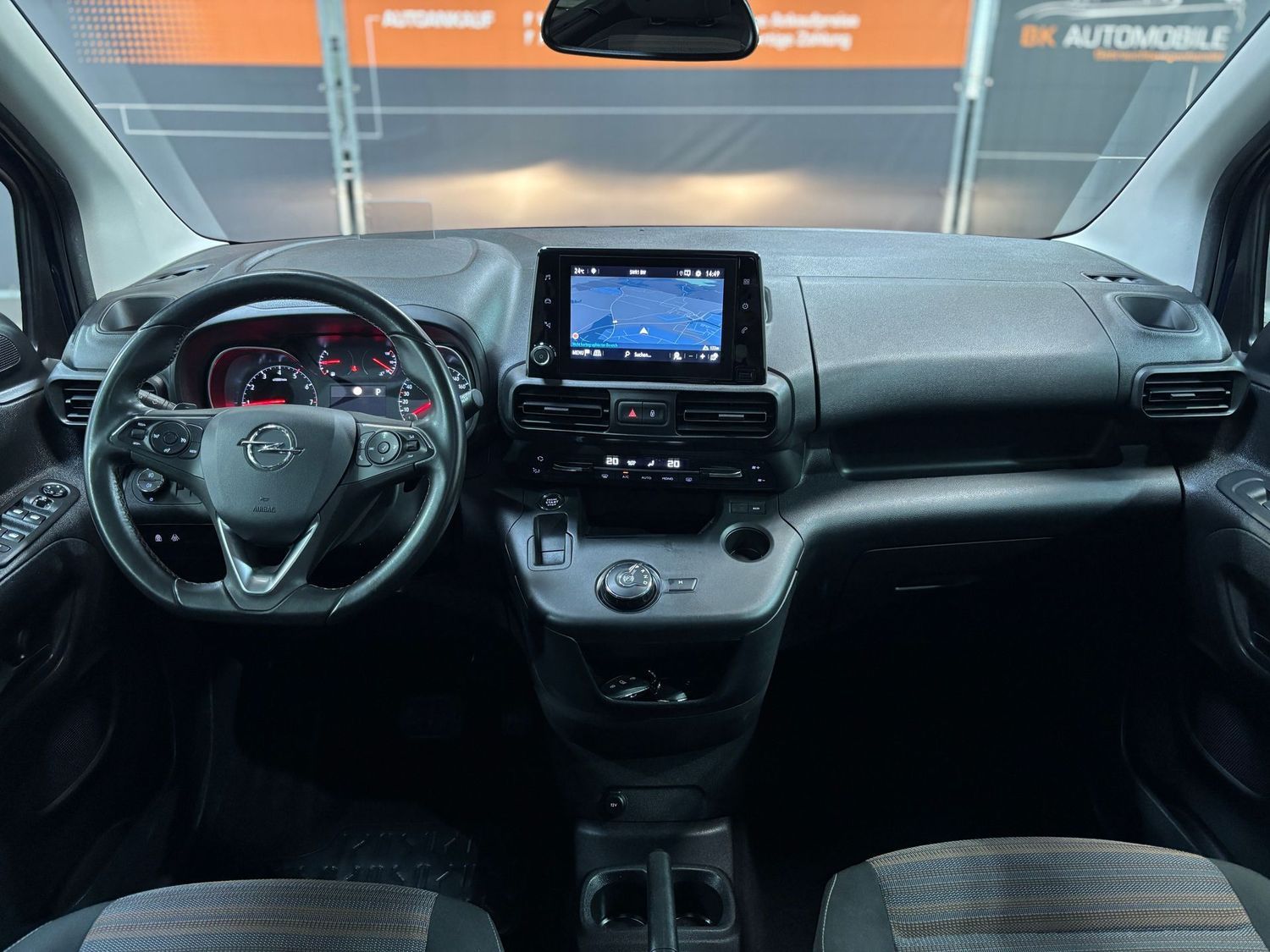Fahrzeugabbildung Opel Combo Innovation Kamera#Pano#HeadUp