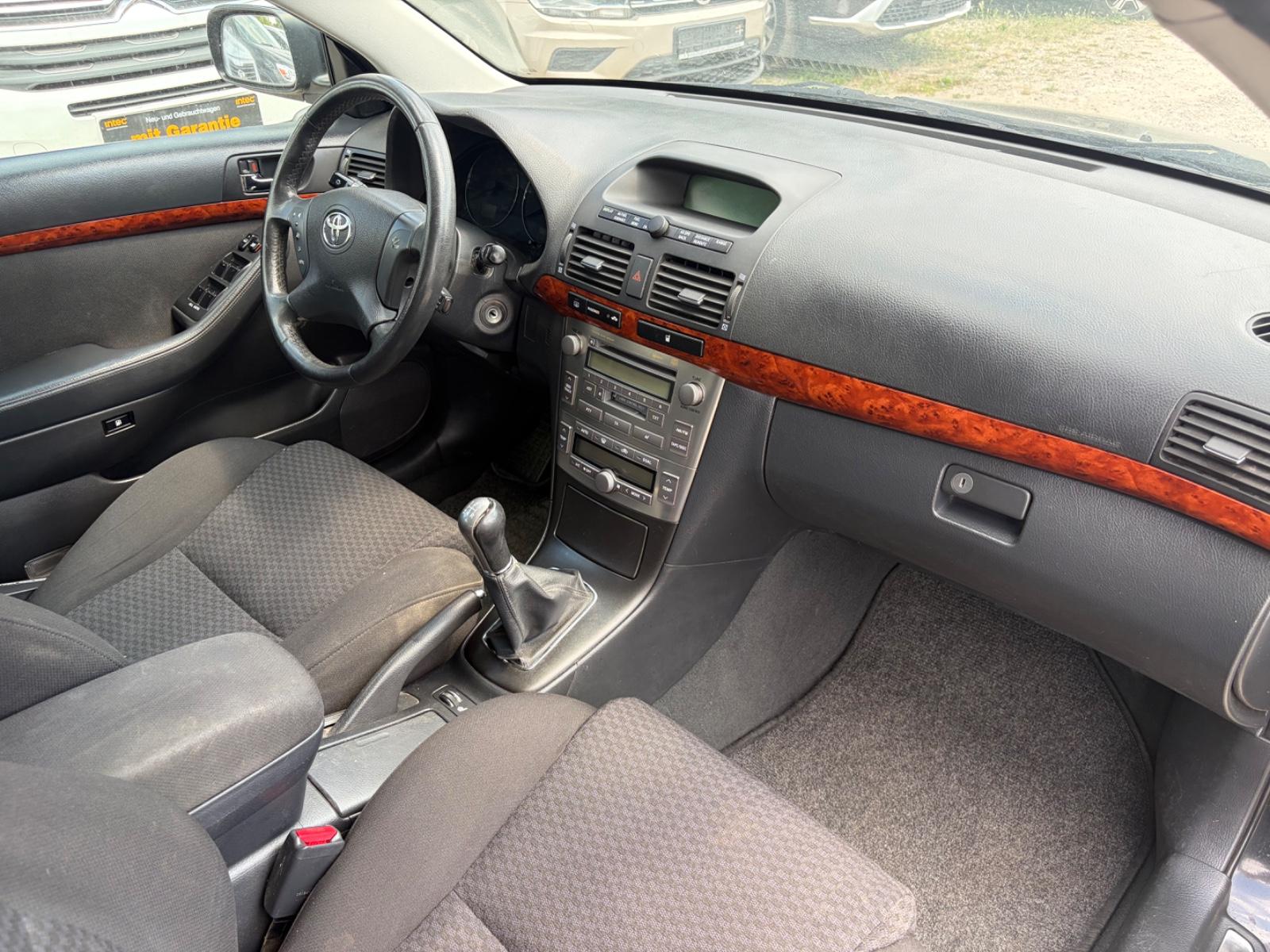 Toyota Avensis 2004 — photo 14