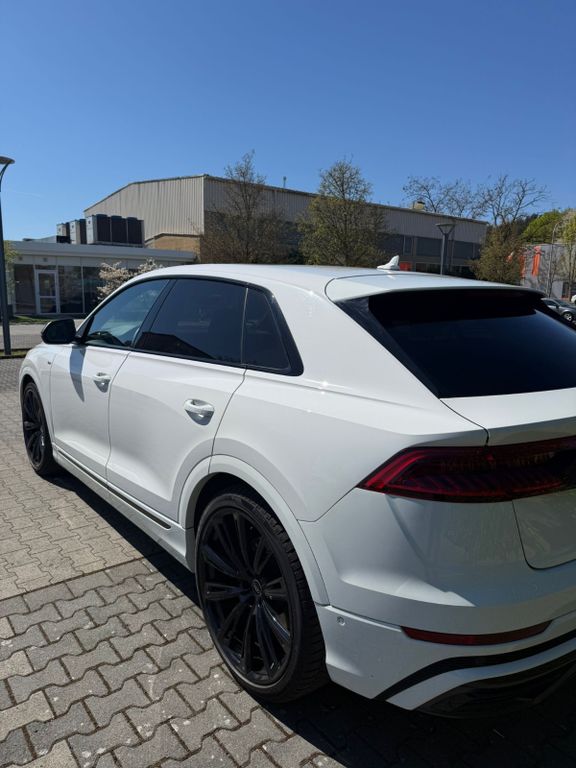 Image of Audi Q8
