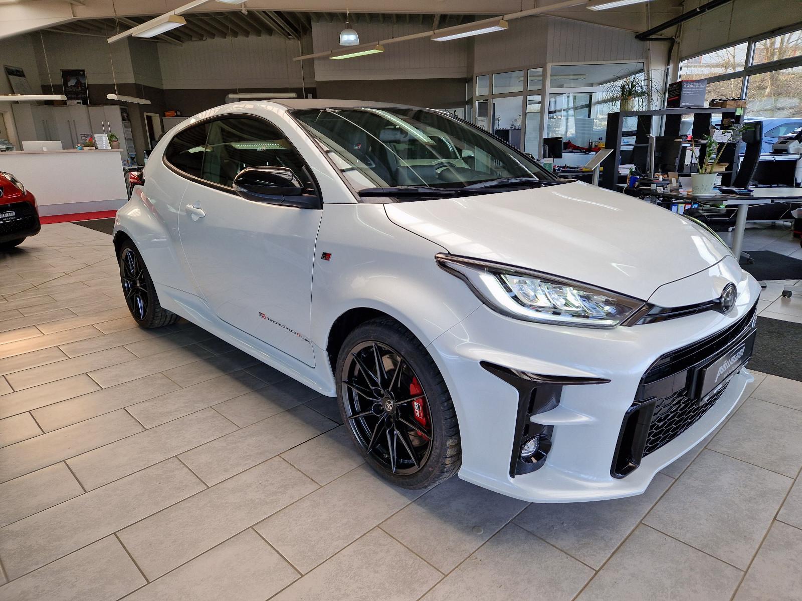 Toyota GR Yaris WRC Triple Ed. 1/300 High-Perf.