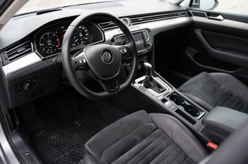 Fahrzeugabbildung Volkswagen PASSAT VAR. 2.0 TDI 4MOT. PANO HUD LED WINTERR