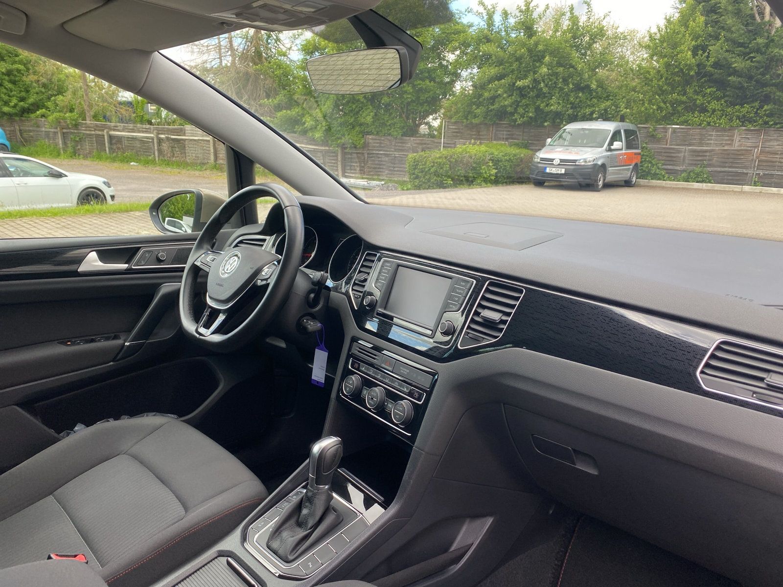 Fahrzeugabbildung Volkswagen Golf Sportsvan 1.2 TSI DSG Sound KAMERA APP BLIN