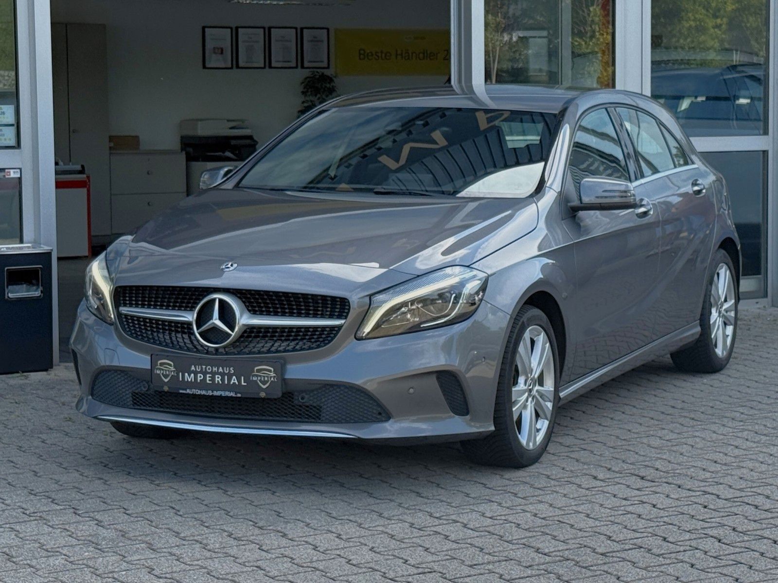 MERCEDES-BENZ A 180d 7G-Aut. URBAN LEDER+NAVI+KAM+LED+Totwi+17