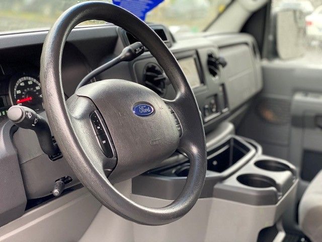 Fahrzeugabbildung Ford Econoline E350 XL 5.4 V8 LPG 11 Sitze