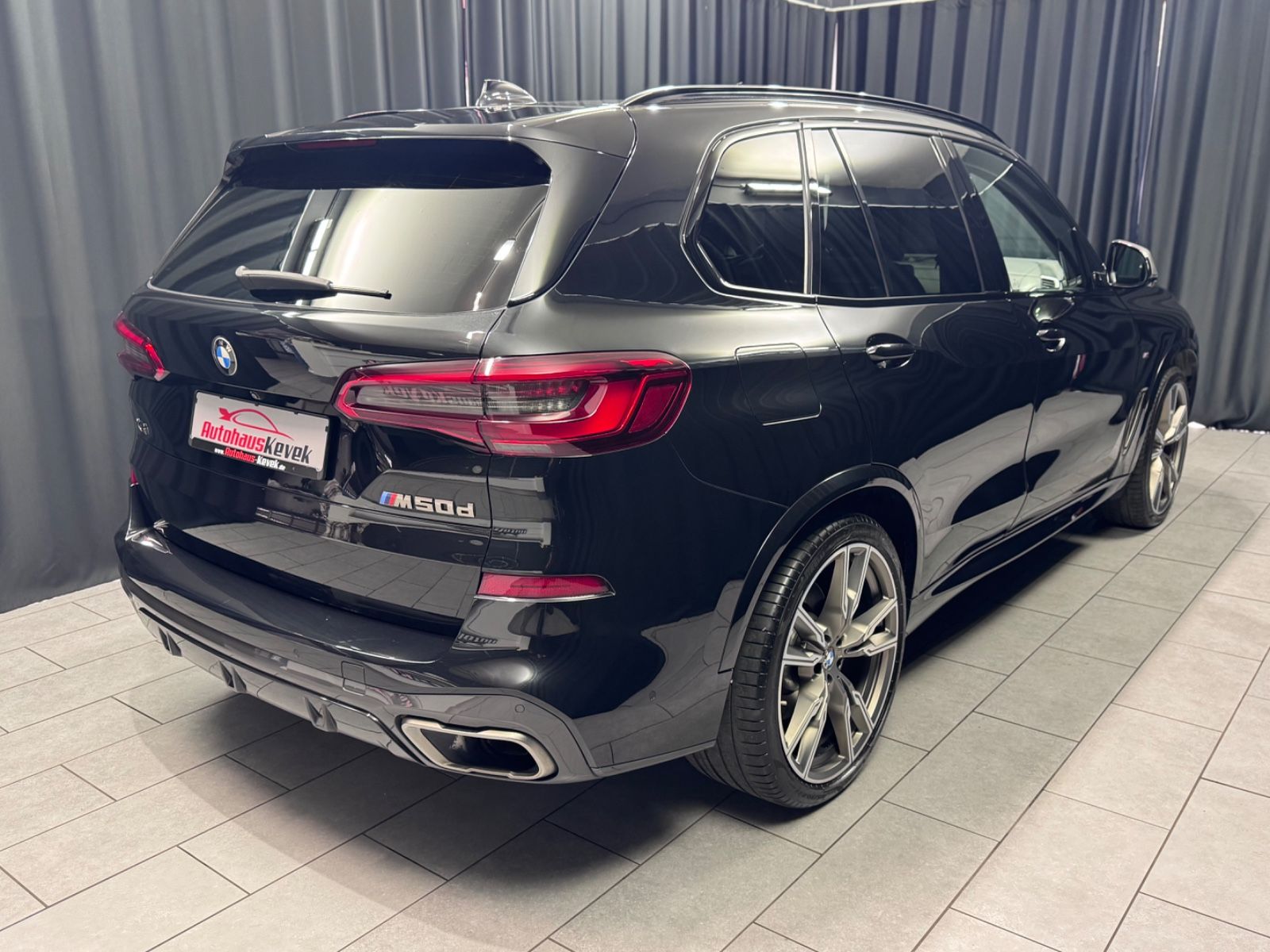 Fahrzeugabbildung BMW X5 M50d|BOWERS|LASER|PANO|MASSAGE|AHK|22-ZOLL|