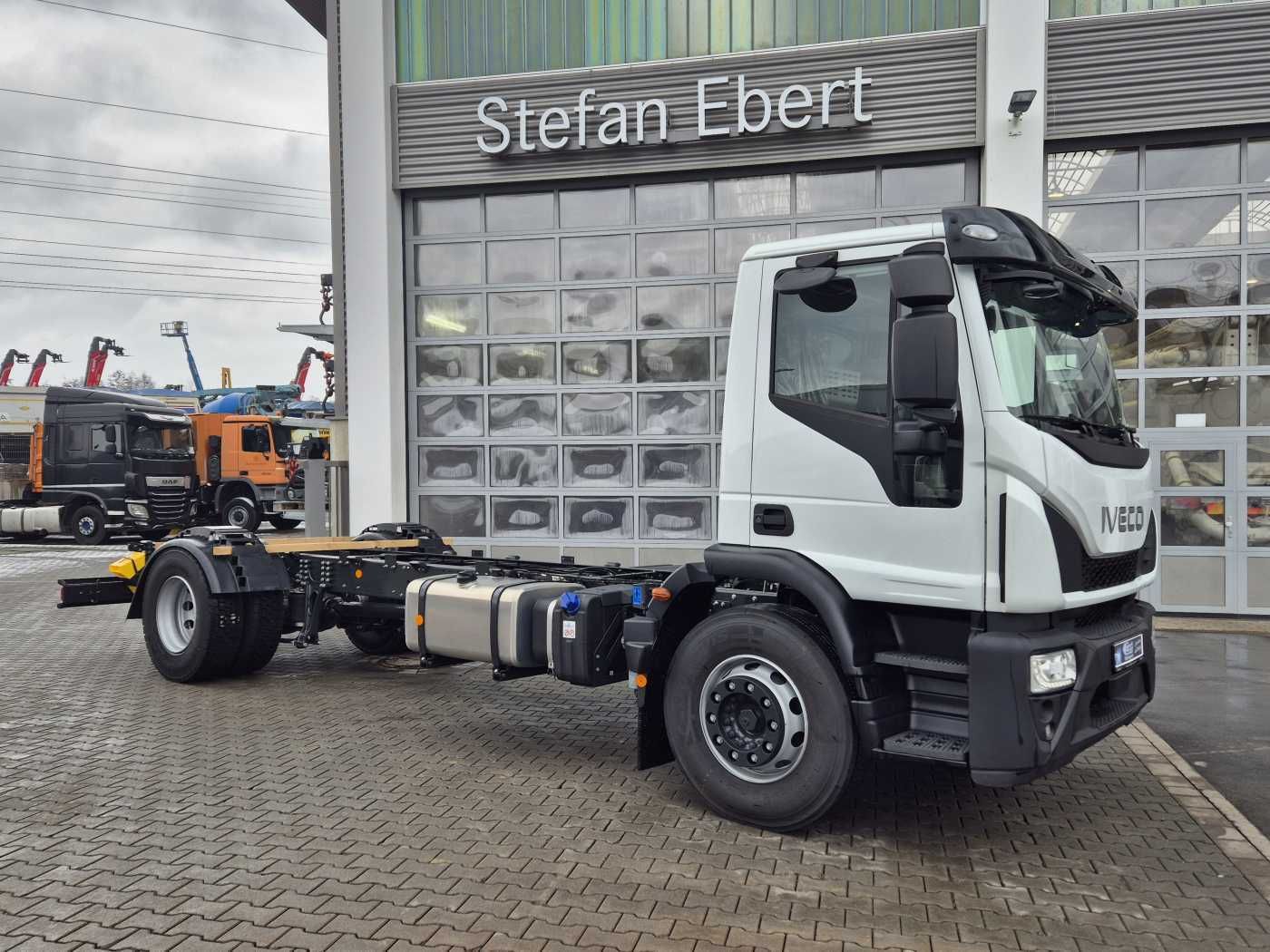 Fahrzeugabbildung Iveco Eurocargo ML180E28/P 4x2 ZF-Automatik 8AP 3Stück
