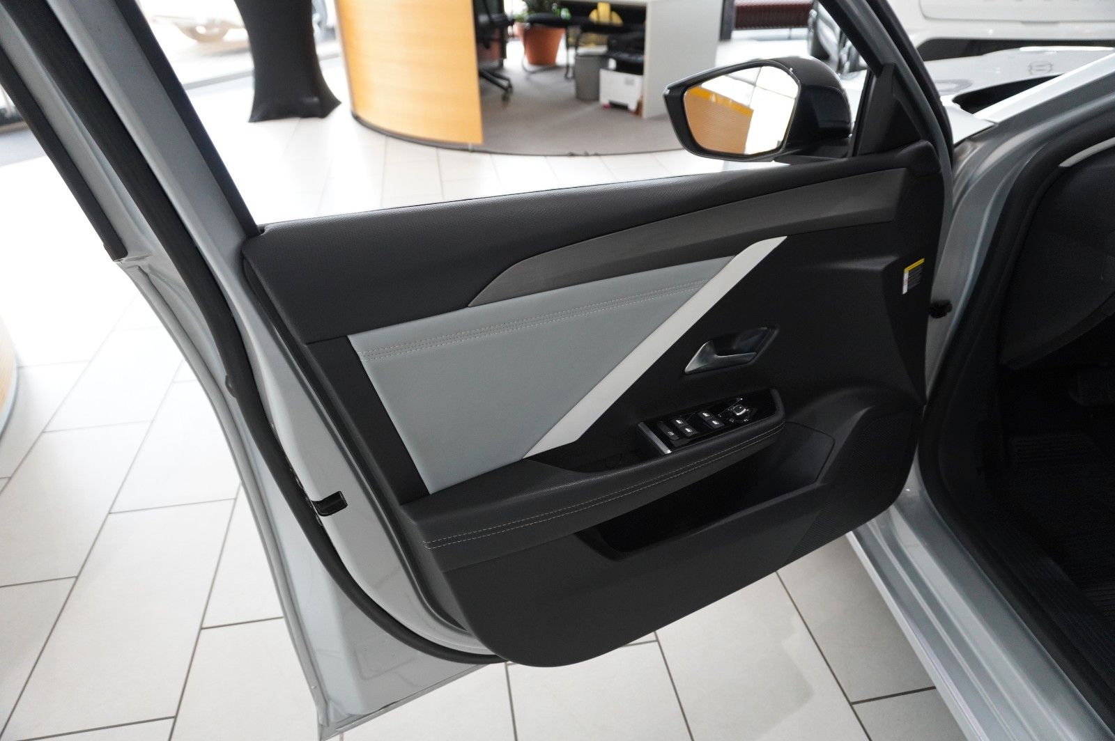 Fahrzeugabbildung Opel Astra L Lim. 1.6 HYBRID ELEGANCE NAVI/LED/KAMERA