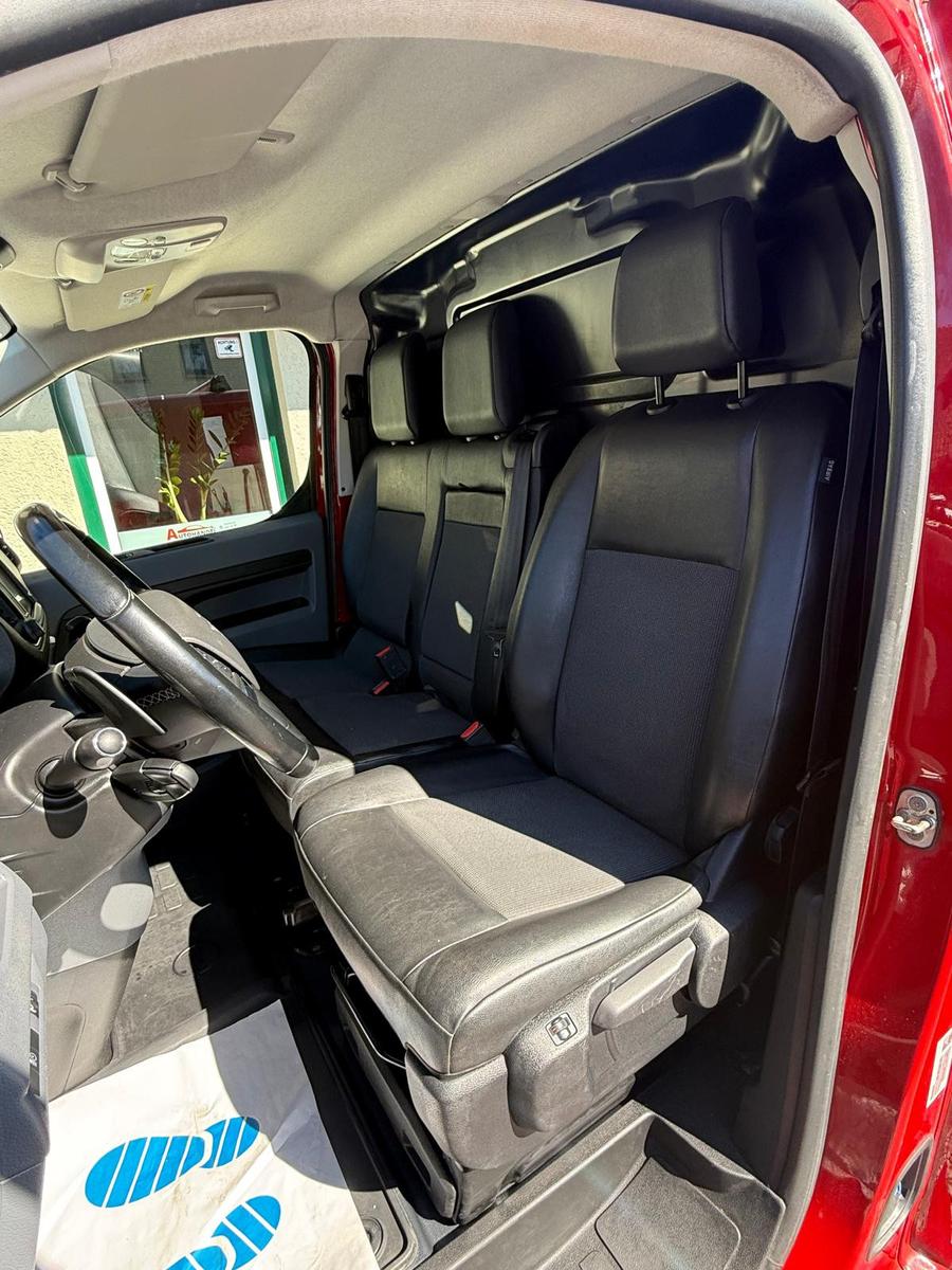 Opel Vivaro Automatik Elegance Standheizung PDC 177Ps