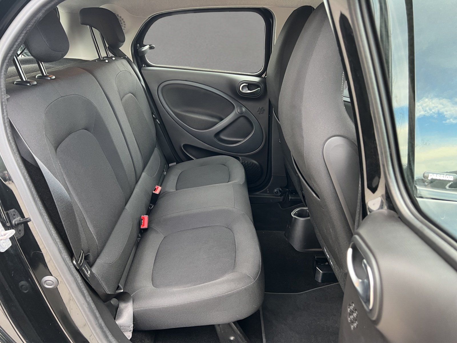 Fahrzeugabbildung Smart ForFour Passion PDC/TEMPOMAT/KLIMA/SHZ/NAVI/
