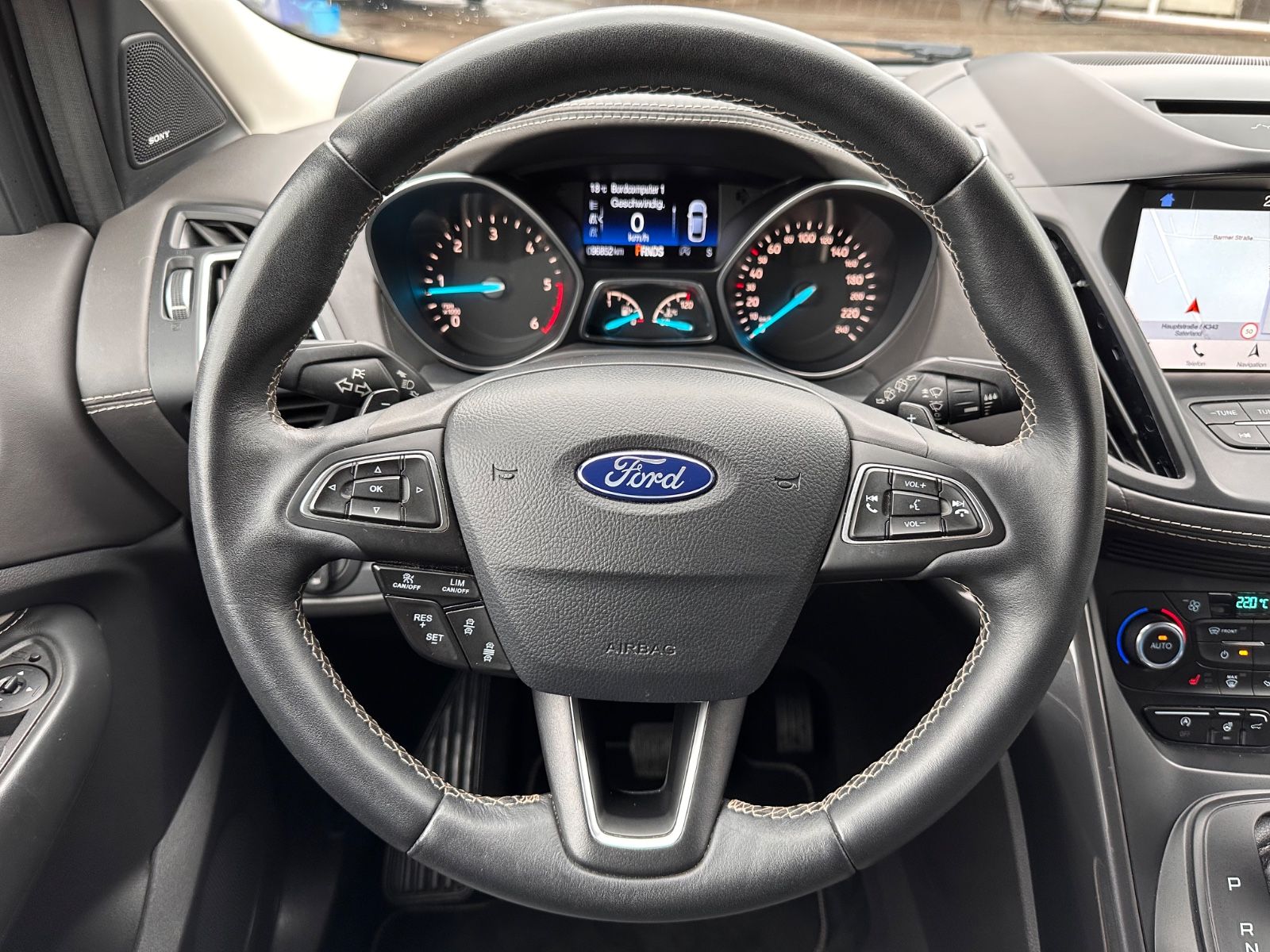 Fahrzeugabbildung Ford Kuga Vignale 2.0 TDCi 4x4 AHK/ACC/BiXenon/Keyfre