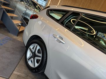MYAUTOCENTER – Gebraucht- und Jahreswagen mit Werkstattservice in Pfaffenhofen Ford Focus *KEYLESS*TEMPO*SIHZ*LKHZ*NAVI*LED*