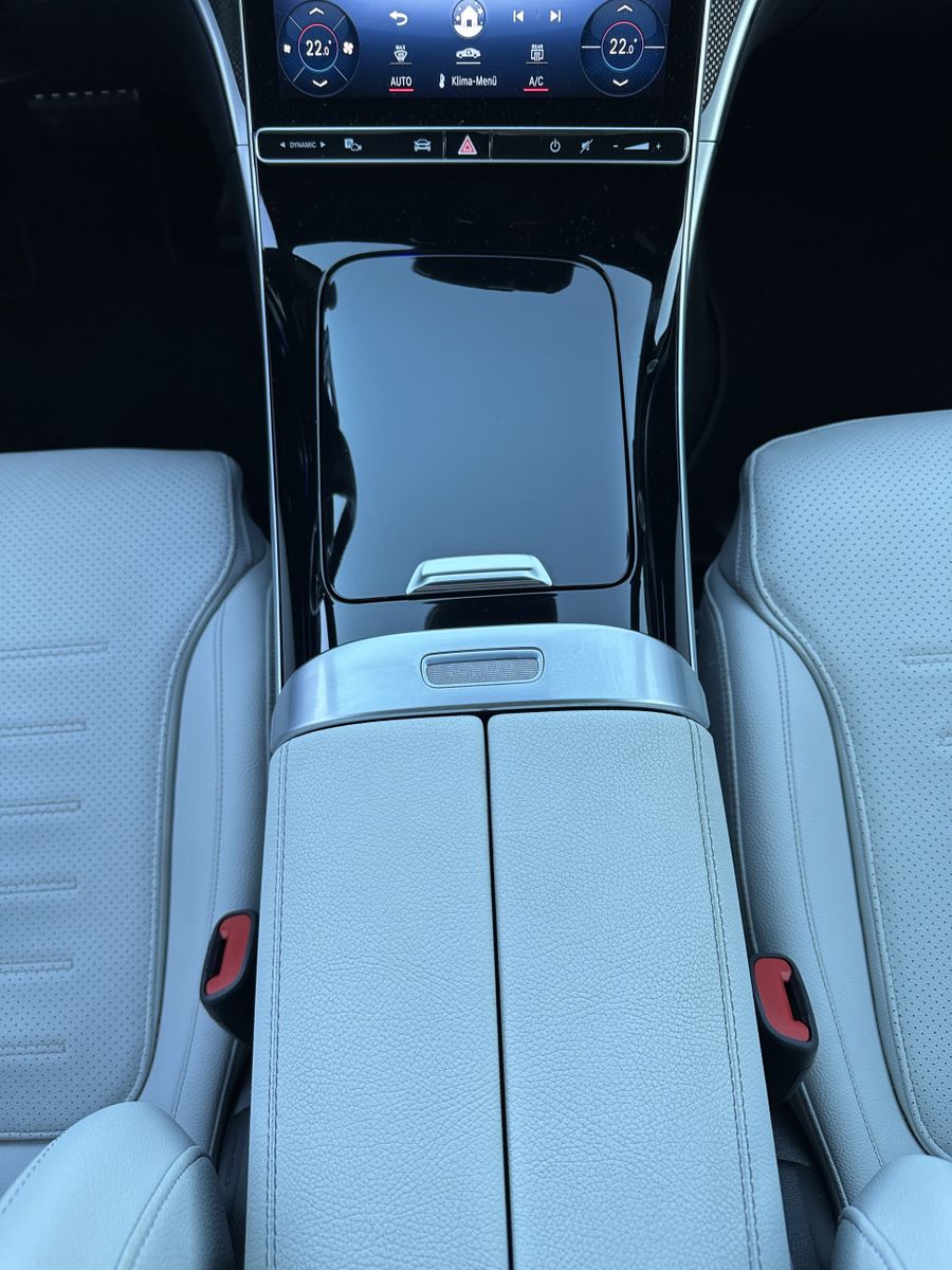 Fahrzeugabbildung Mercedes-Benz C 300d T AMG-Line NAV+LED+DISTRONIC+AHK+19ZO+1HD