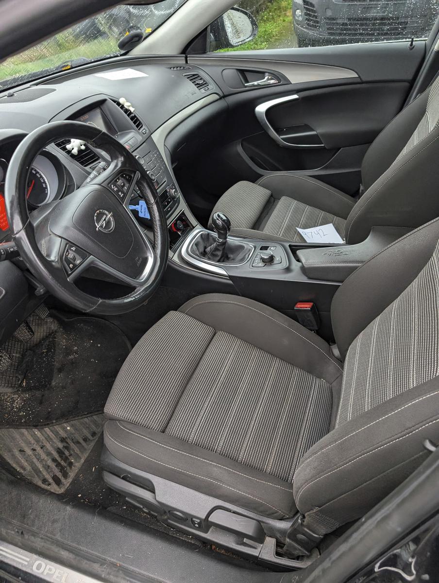 Opel Insignia 2011 — photo 10