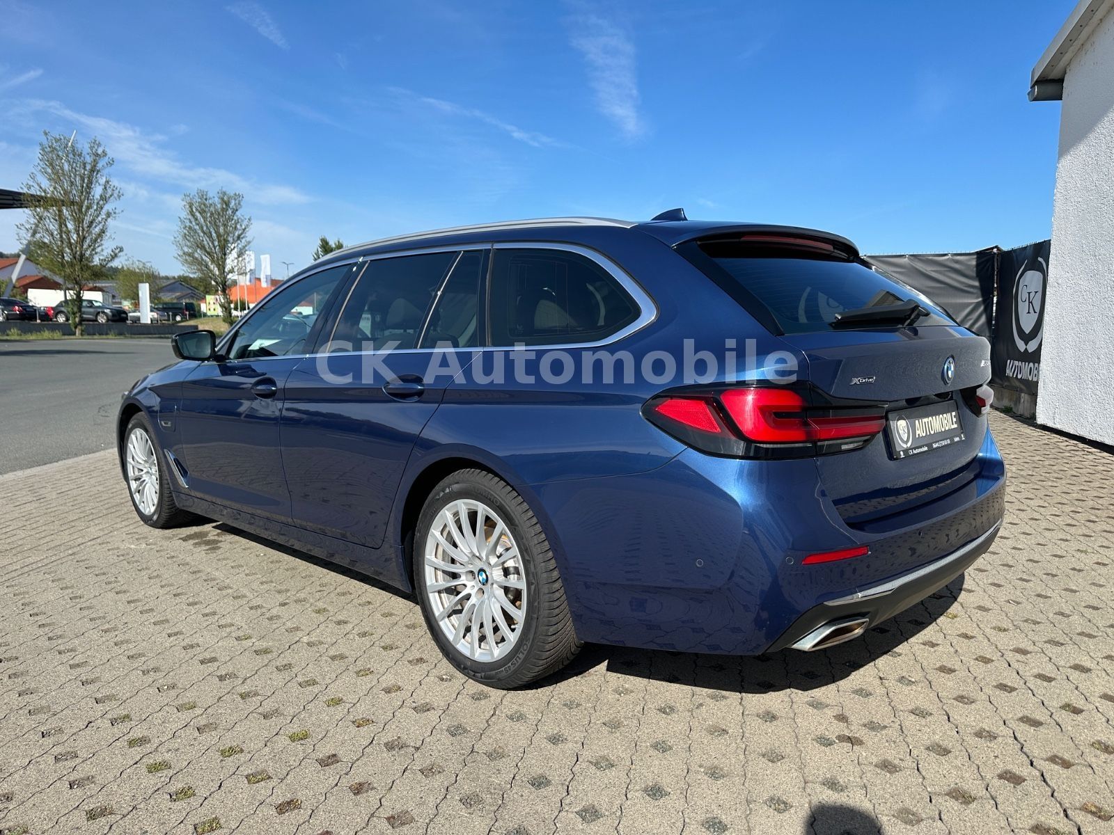 Fahrzeugabbildung BMW 530e xDrive Touring Luxury Line/Pano/LED/Kam/AHK