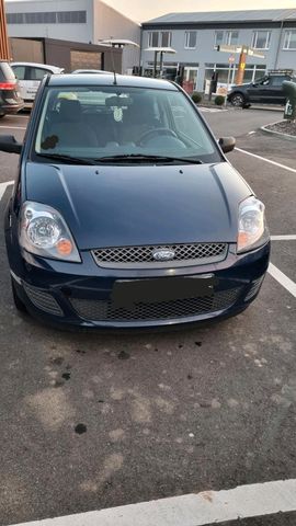 Ford Fiesta Blau