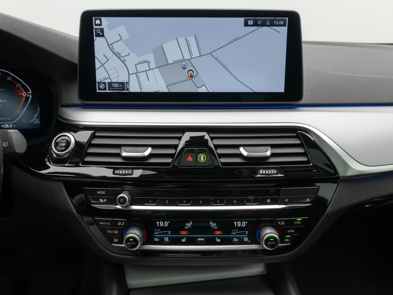 Fahrzeugabbildung BMW 520d xD Kamera HUD DAB Laser Panorama Leder 19"