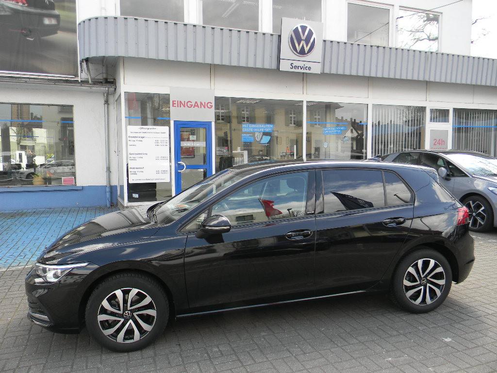 Volkswagen Golf VIII Lim. Active 1,5 TSI 6 GANG STH,KAM.