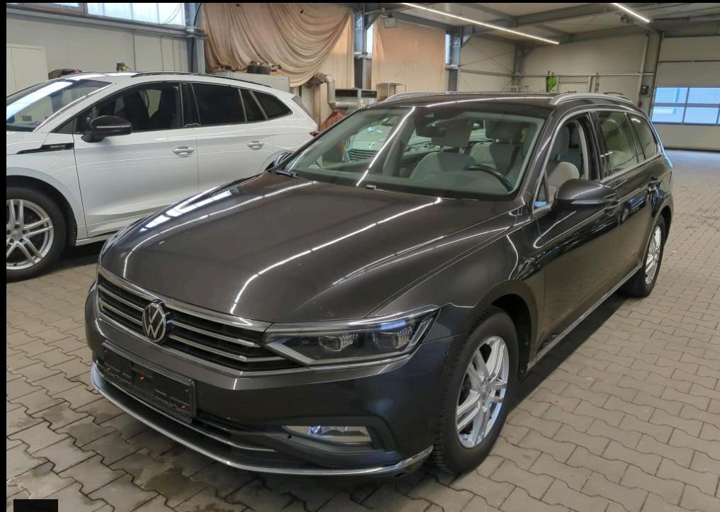 Volkswagen Passat Var. Elegance/Head Up/Memory/IQ Light/H&K