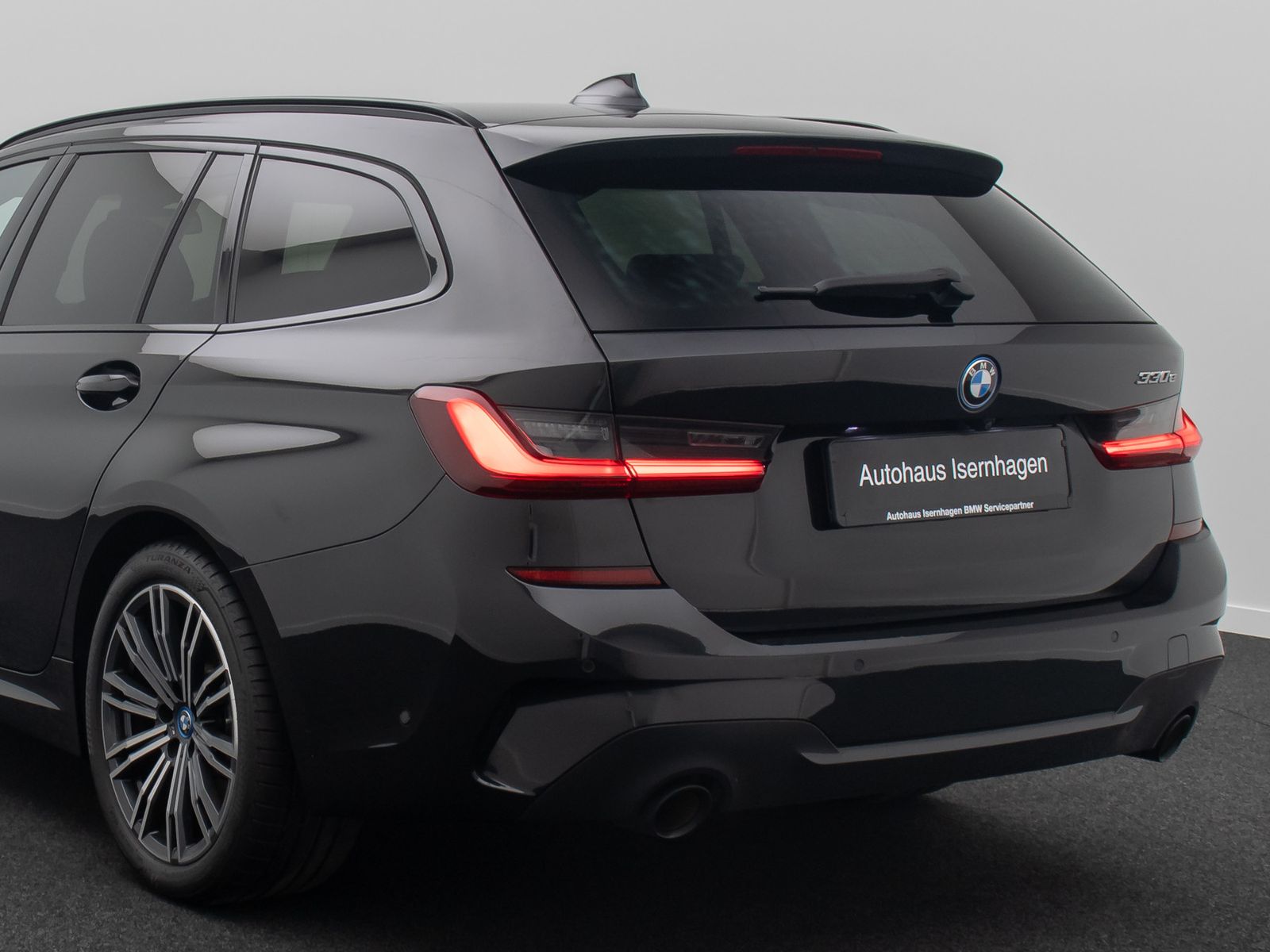 Fahrzeugabbildung BMW 330e M Sport Kamera HUD DAB Laser HiFi Alarm 18"