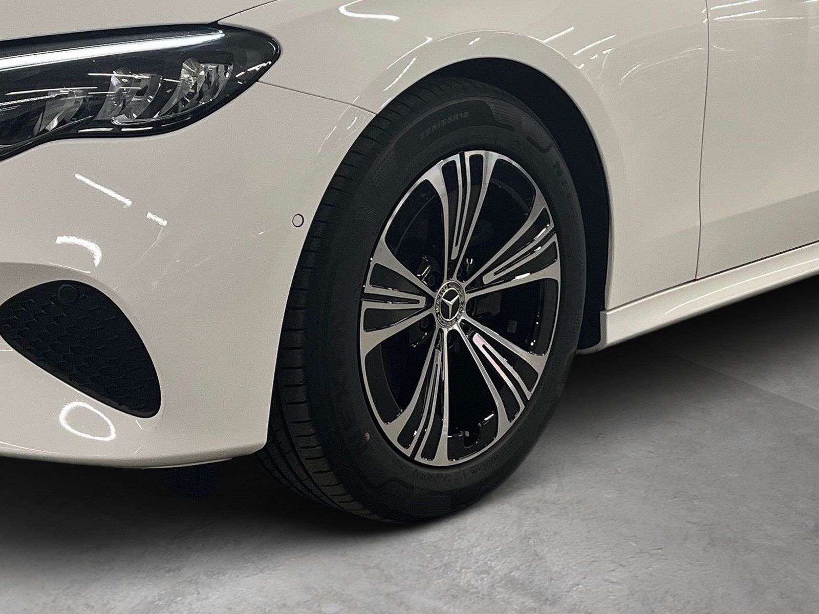 Fahrzeugabbildung Mercedes-Benz E 220 T d Avantgarde*AHK*Totwinkel*Kamera*LED*