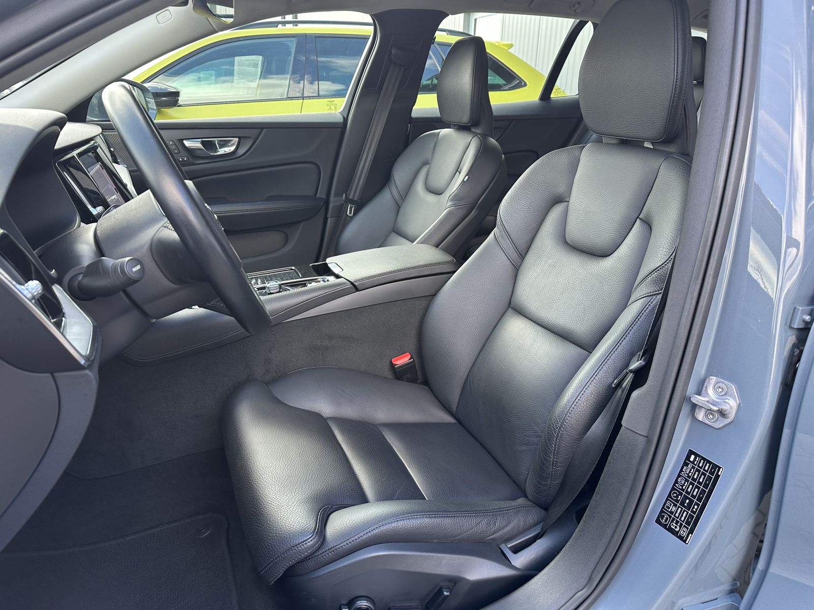Fahrzeugabbildung Volvo V60 T6 AWD Recharge Inscription NAV+LED+ACC+AHK