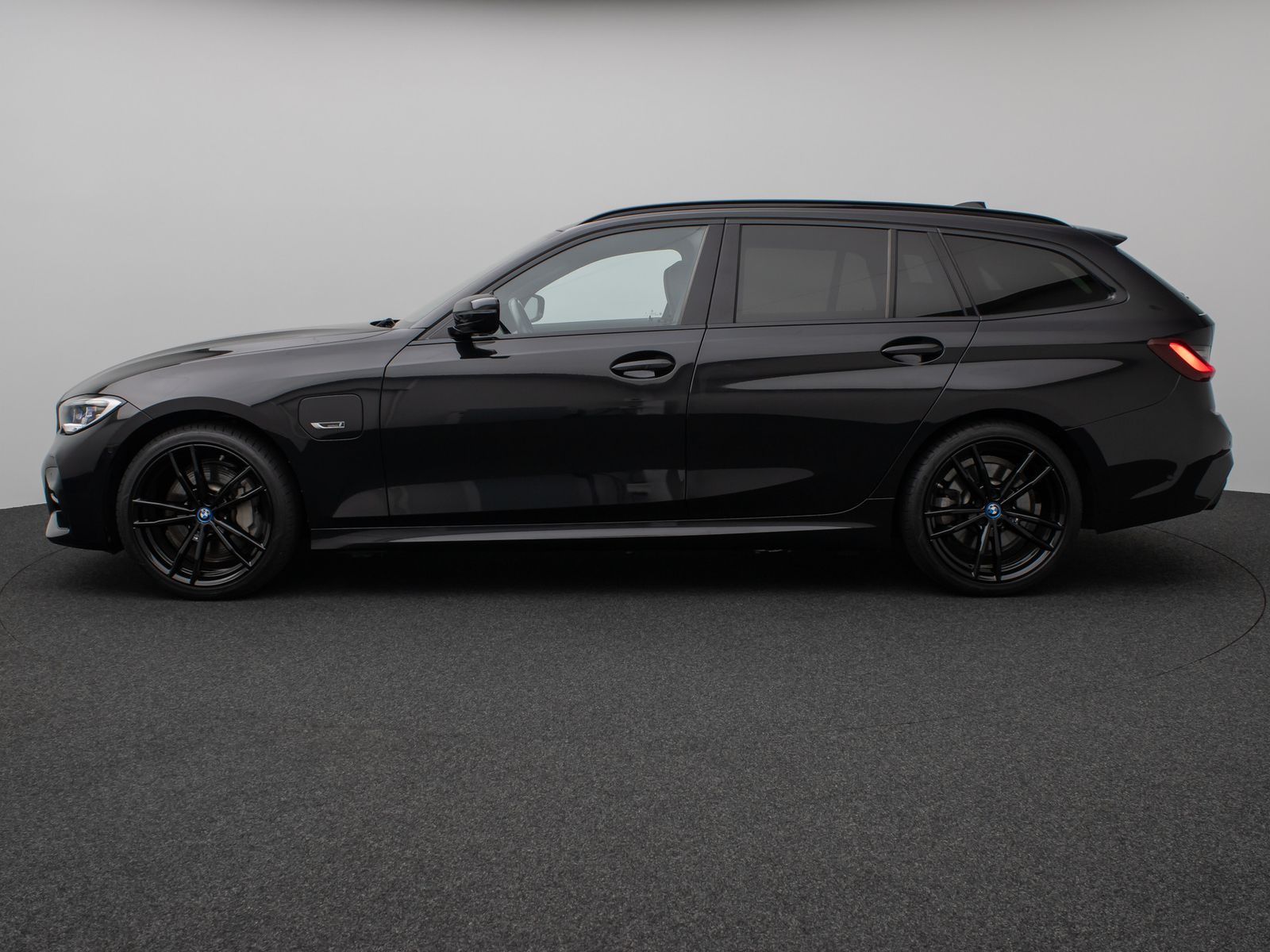 Fahrzeugabbildung BMW 330e M Sport Panorama Laser Kamera HUD DAB HiFi