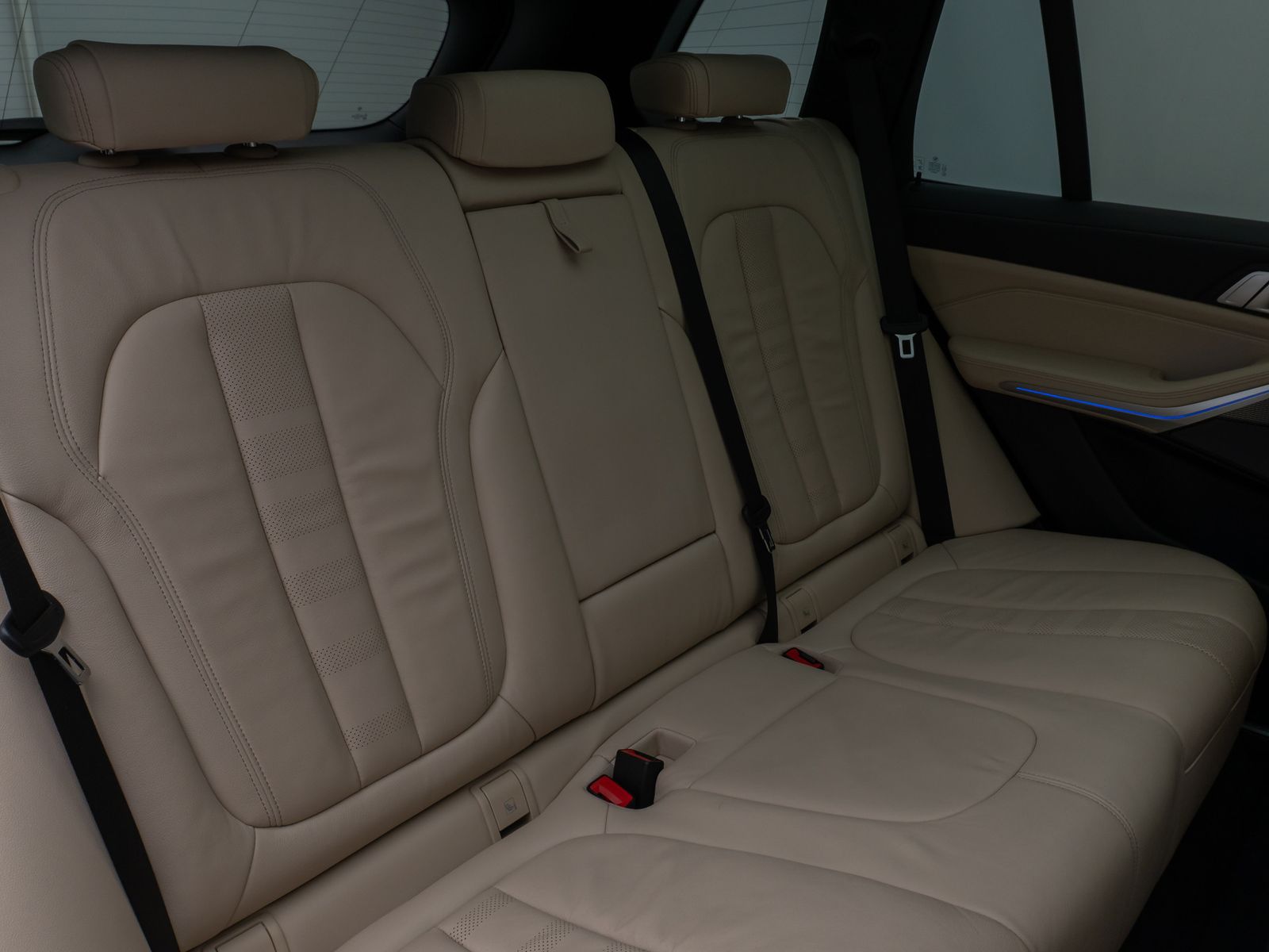 Fahrzeugabbildung BMW X5 M50d Panoram Laser 360°HUD DAB H/K AHK DisplK