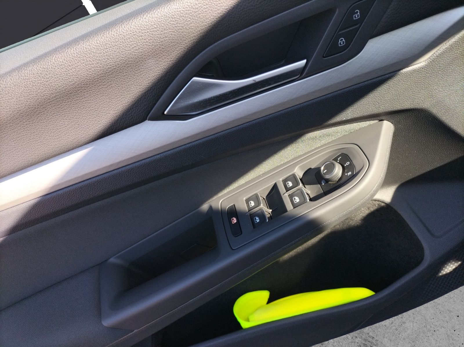 Fahrzeugabbildung Volkswagen Golf VIII TSI Life LED Kamera CarPlay SHZ PDC AC