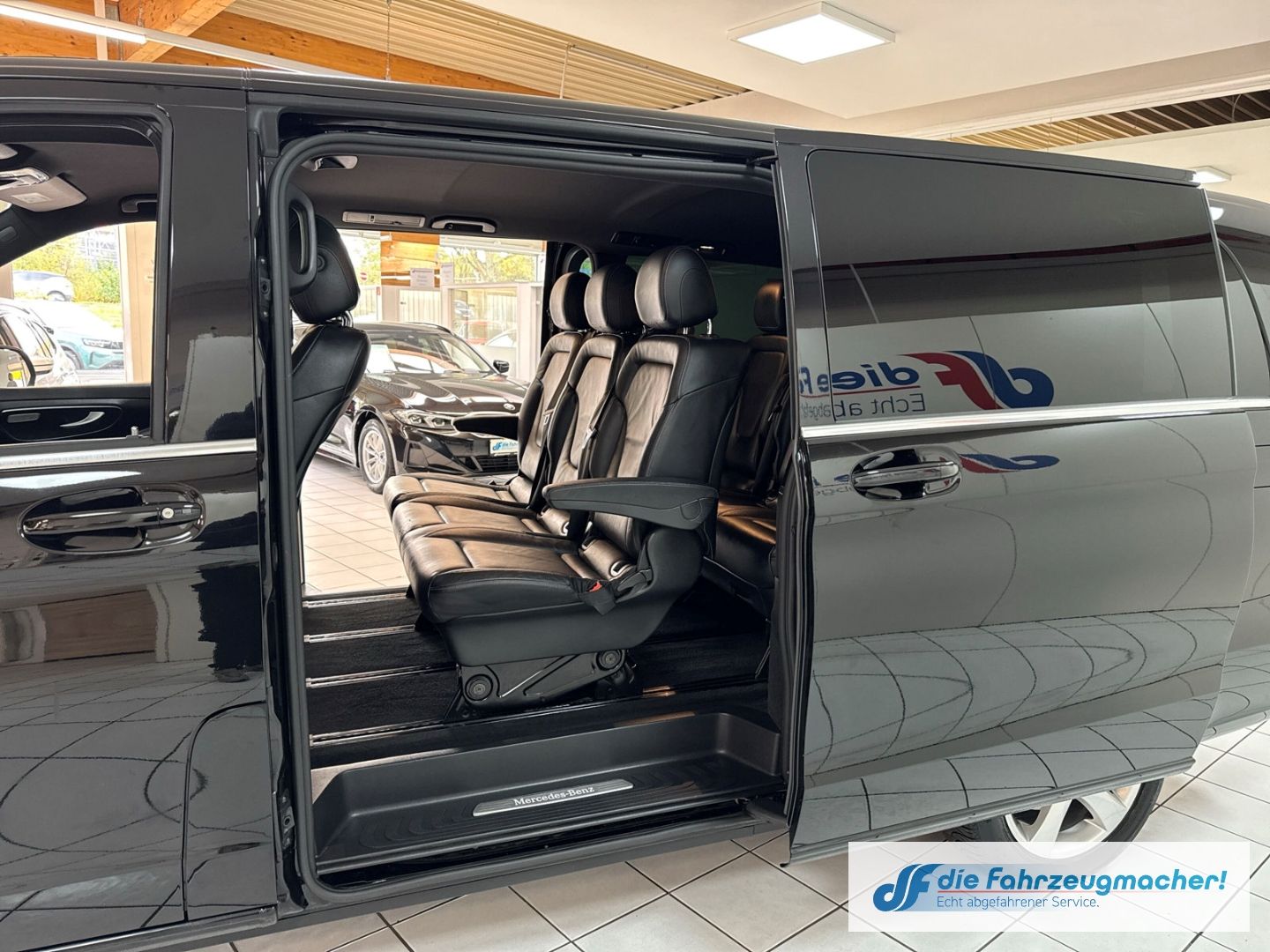 Fahrzeugabbildung Mercedes-Benz V 250 d AVANTGARDE extralang XXL Leder LED Blend