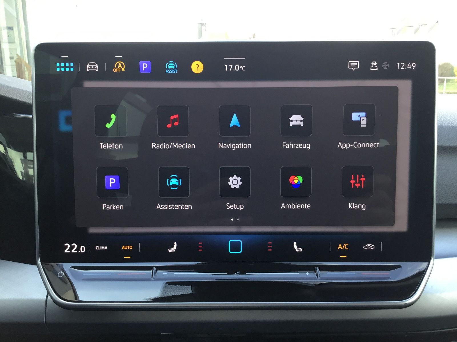 Fahrzeugabbildung Volkswagen Golf 1.5 eTSI DSG Life+AHK+LED+Kamera+Navi