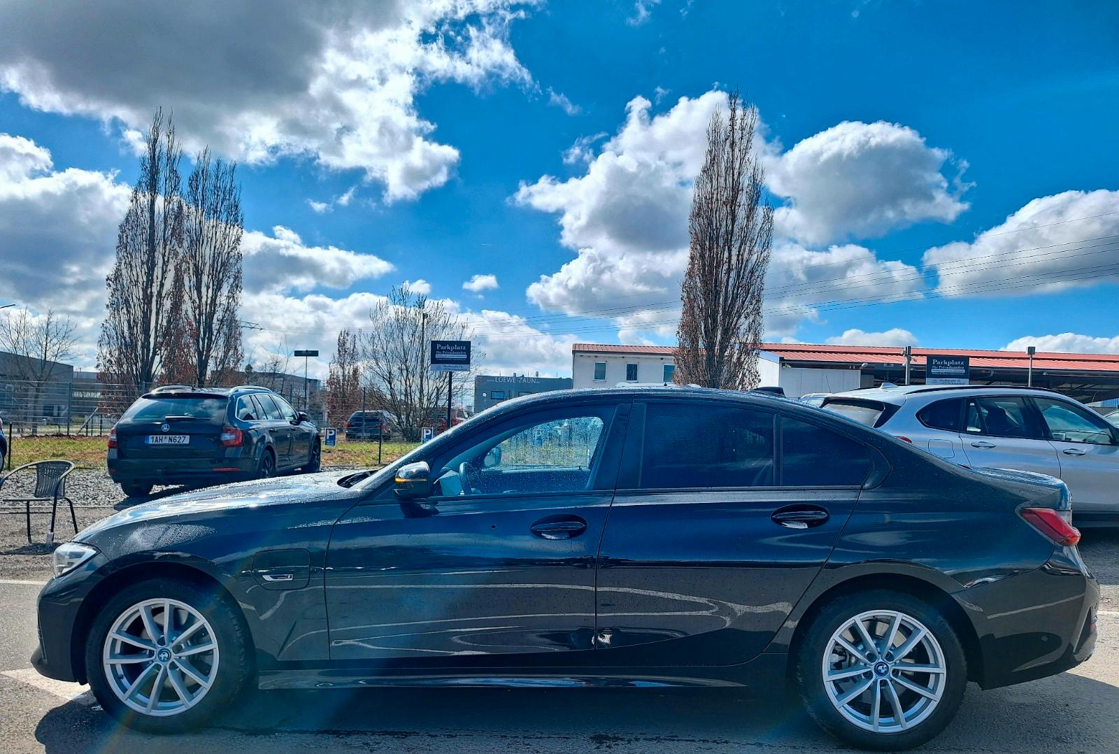 BMW 320e*Navi*LED*Leder*SHZ*Cam-PDC*ToteWinkel