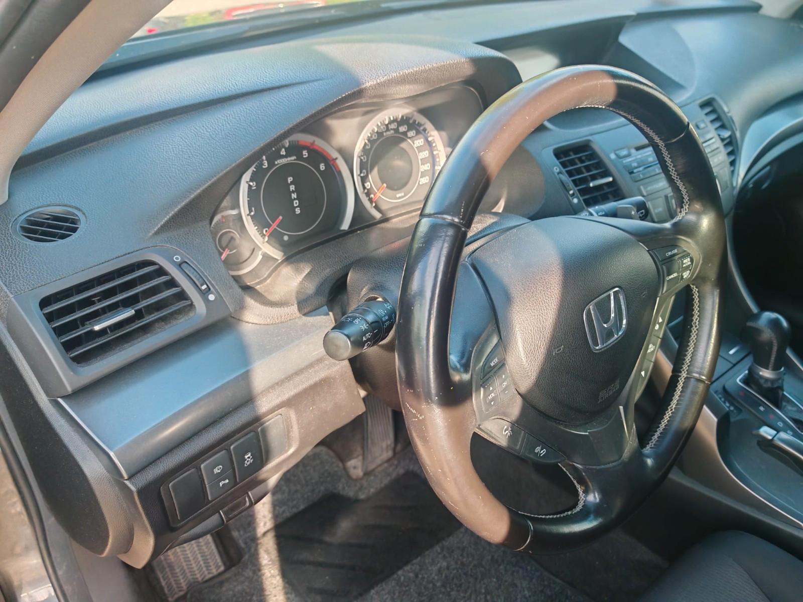Honda Accord 2012 — photo 16