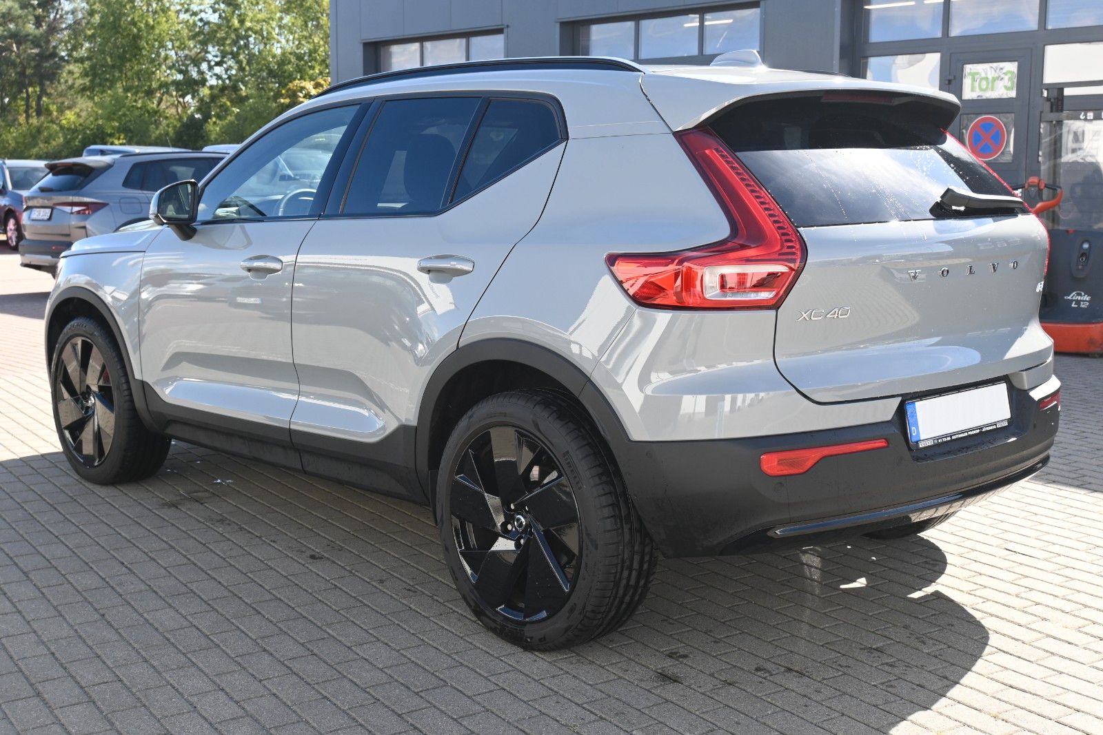 Fahrzeugabbildung Volvo XC40 B4 DKG Plus Black*STDHZG*Pixel*360°*20"