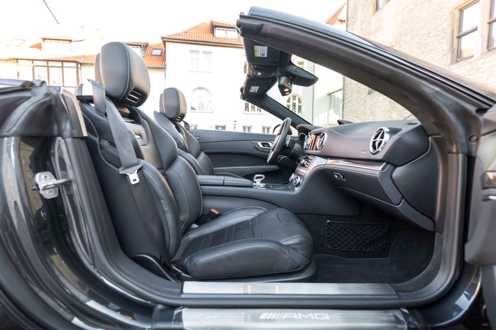 Fahrzeugabbildung Mercedes-Benz SL 63 AMG CARBON H&K KAM AIRSCRAF SOFT-CLOSE
