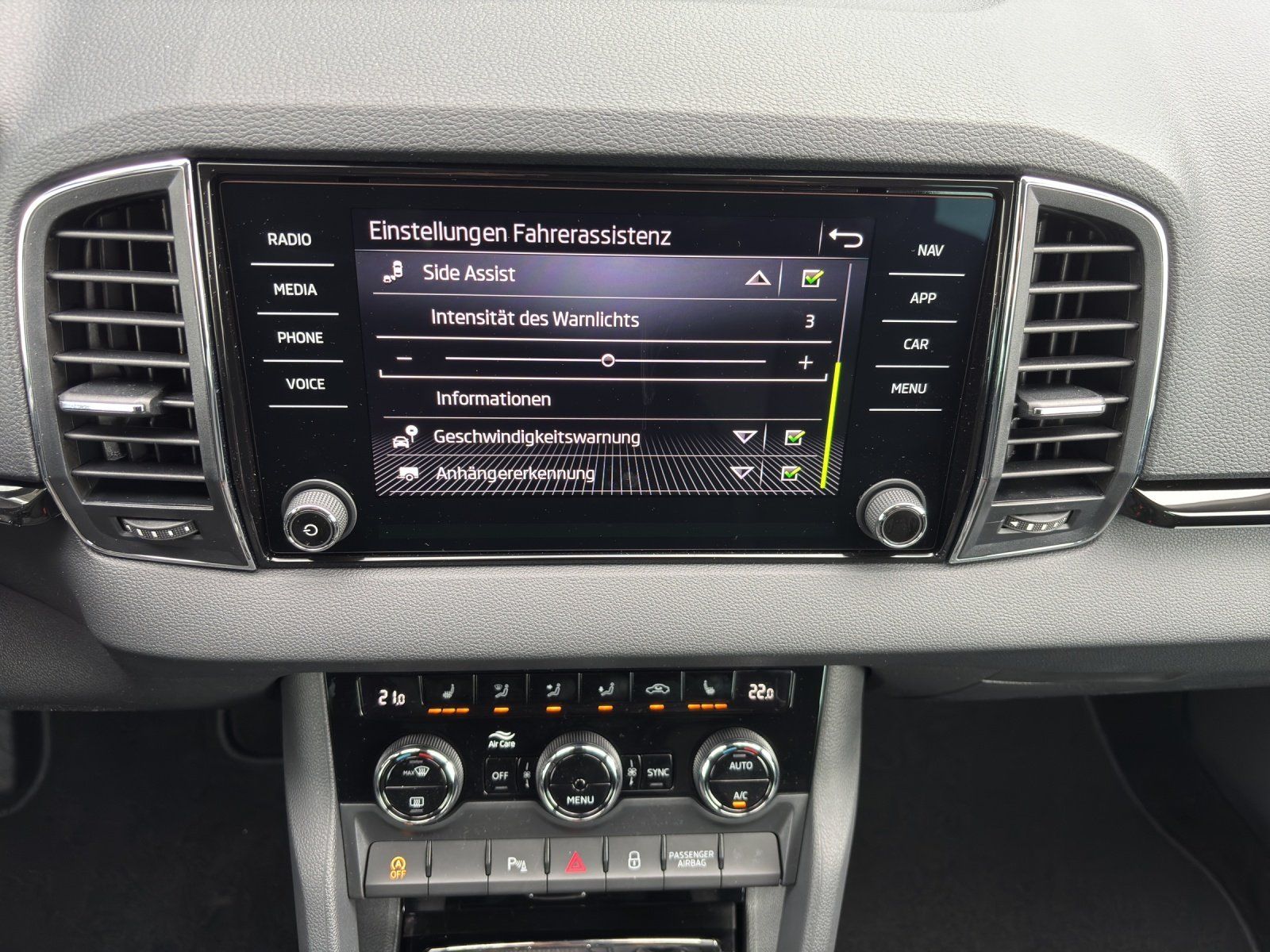 Fahrzeugabbildung SKODA Karoq Balance 1,5 TSI 110 kW DSG MATRIX/RFK/AHK