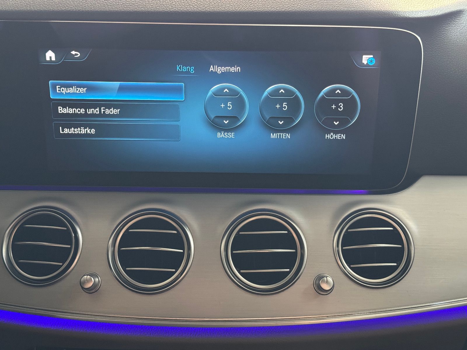 Fahrzeugabbildung Mercedes-Benz E 450 4MATIC 9G-TRONIC 2X AVANTGARDE FACELIFT