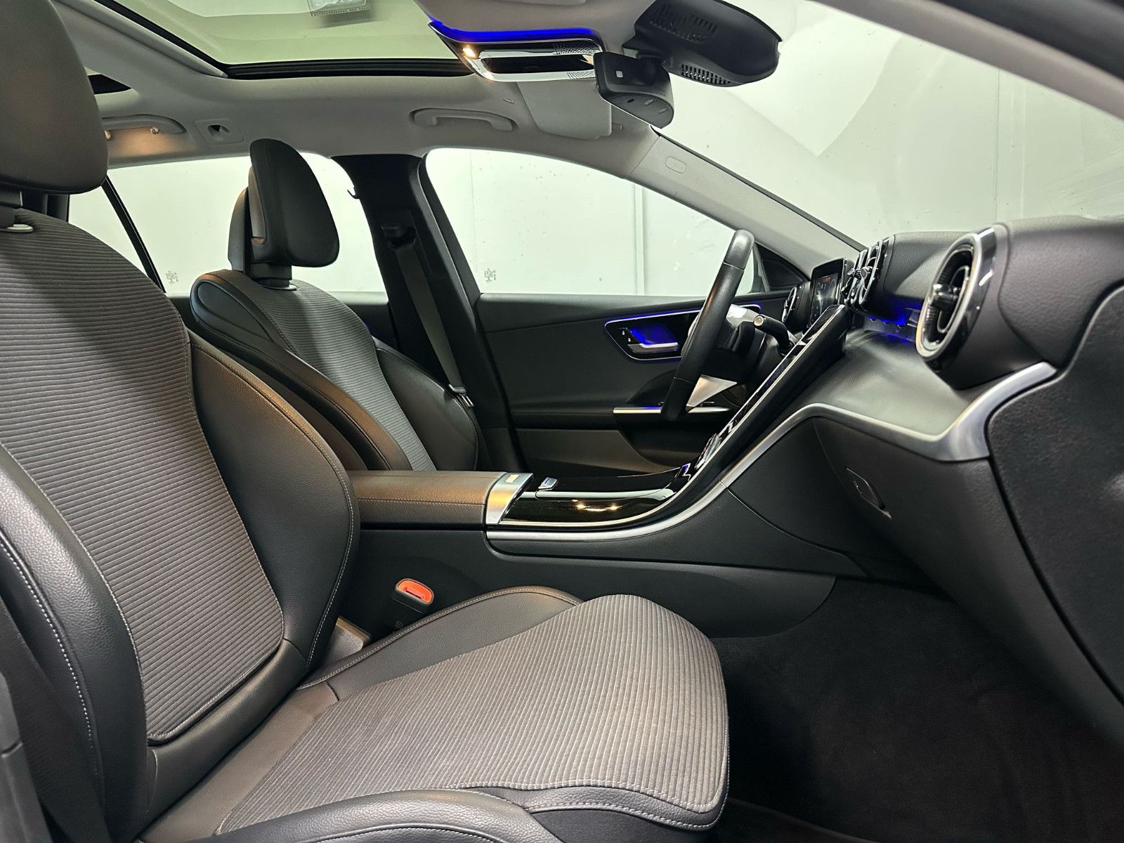 Fahrzeugabbildung Mercedes-Benz C 220 d T Autom. AVANTGARDE*PANO*KAMERA*LED*SPUR