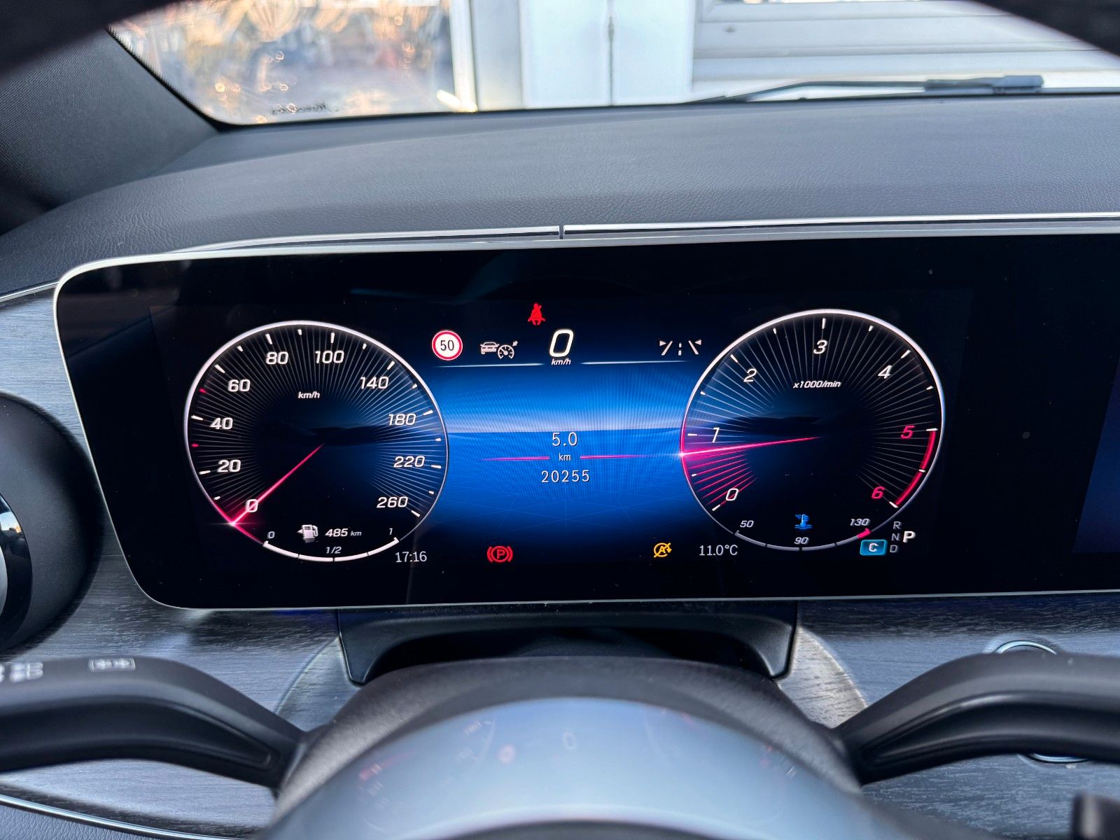 Fahrzeugabbildung Mercedes-Benz V 300 d 4MATIC AVA Extral AHK DISTRONIC Standh
