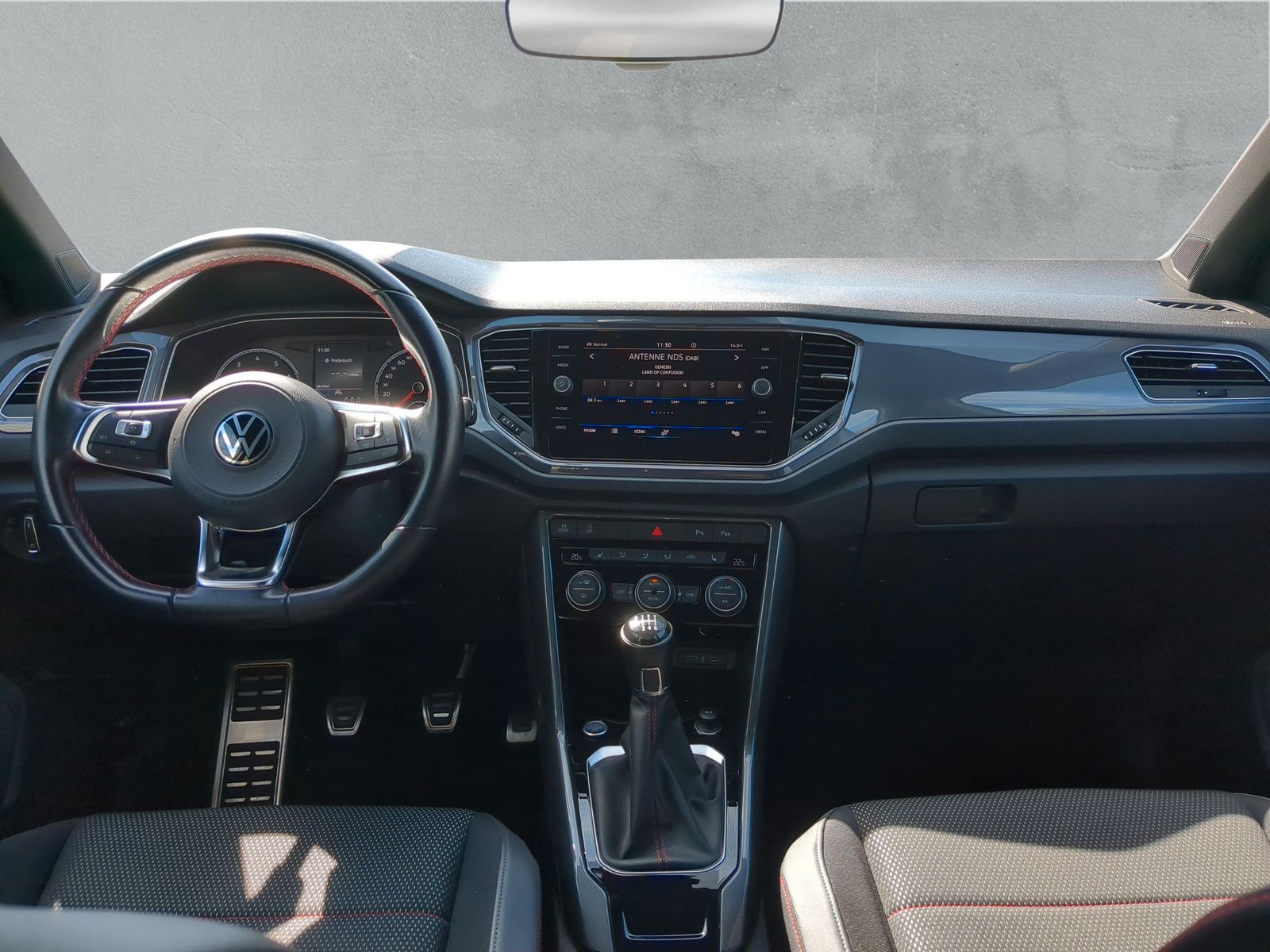 Fahrzeugabbildung Volkswagen T-Roc 1.5 TSI Sport Keyless Kamera AppConnect AC