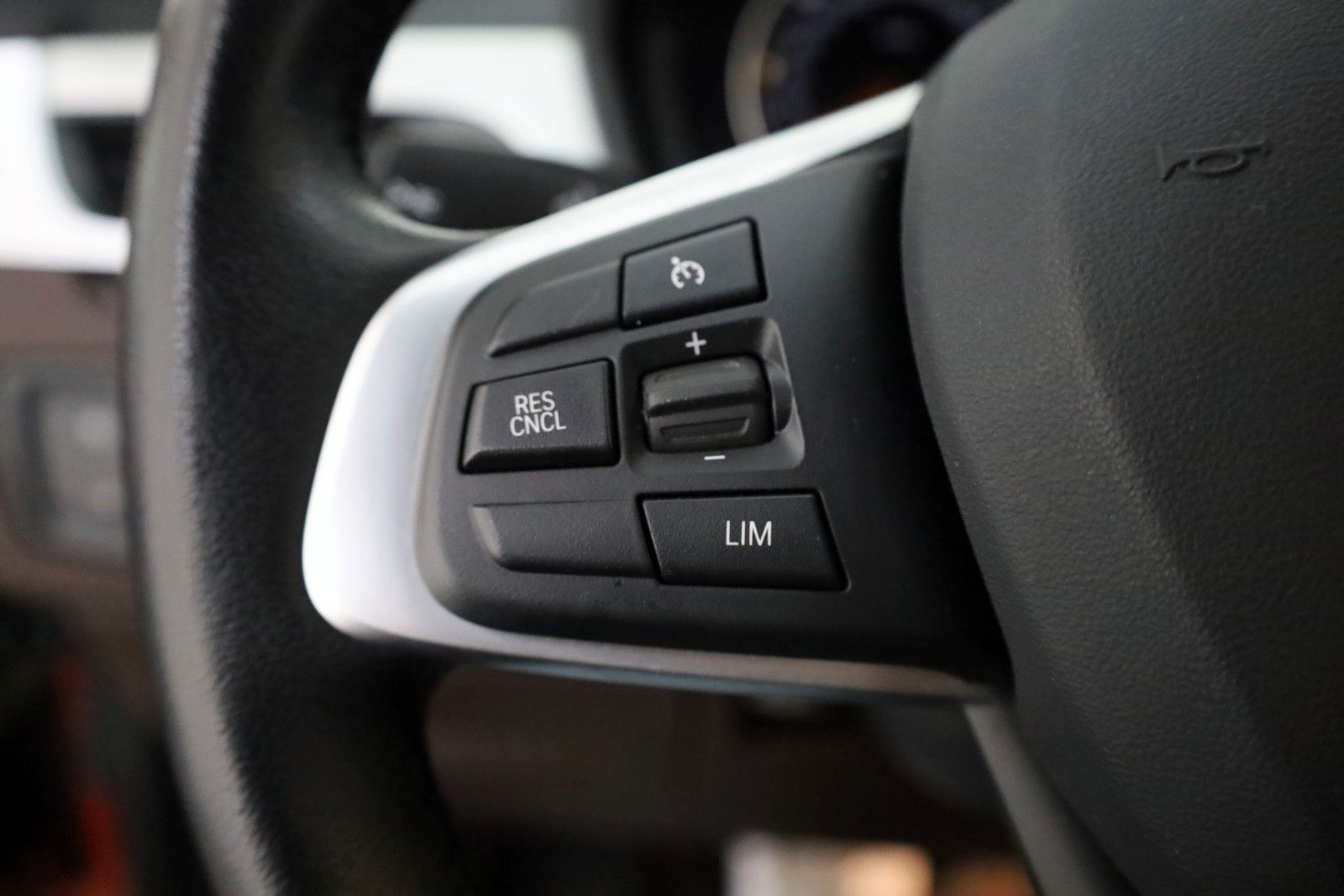 Fahrzeugabbildung BMW X2 sDrive 20 i Advantage Plus,Navi,Kamera,AHK+WR