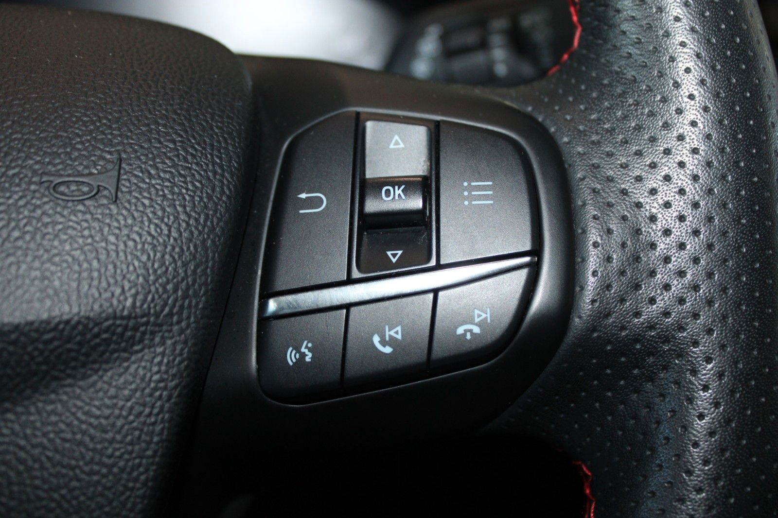 Fahrzeugabbildung Ford Focus ST-Line Turnier LED ACC DAB CAM WinterPak