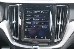 Fahrzeugabbildung Volvo XC60 B4 B R-Design*LED*STHZ*CAM*H&K*IntelliSafe