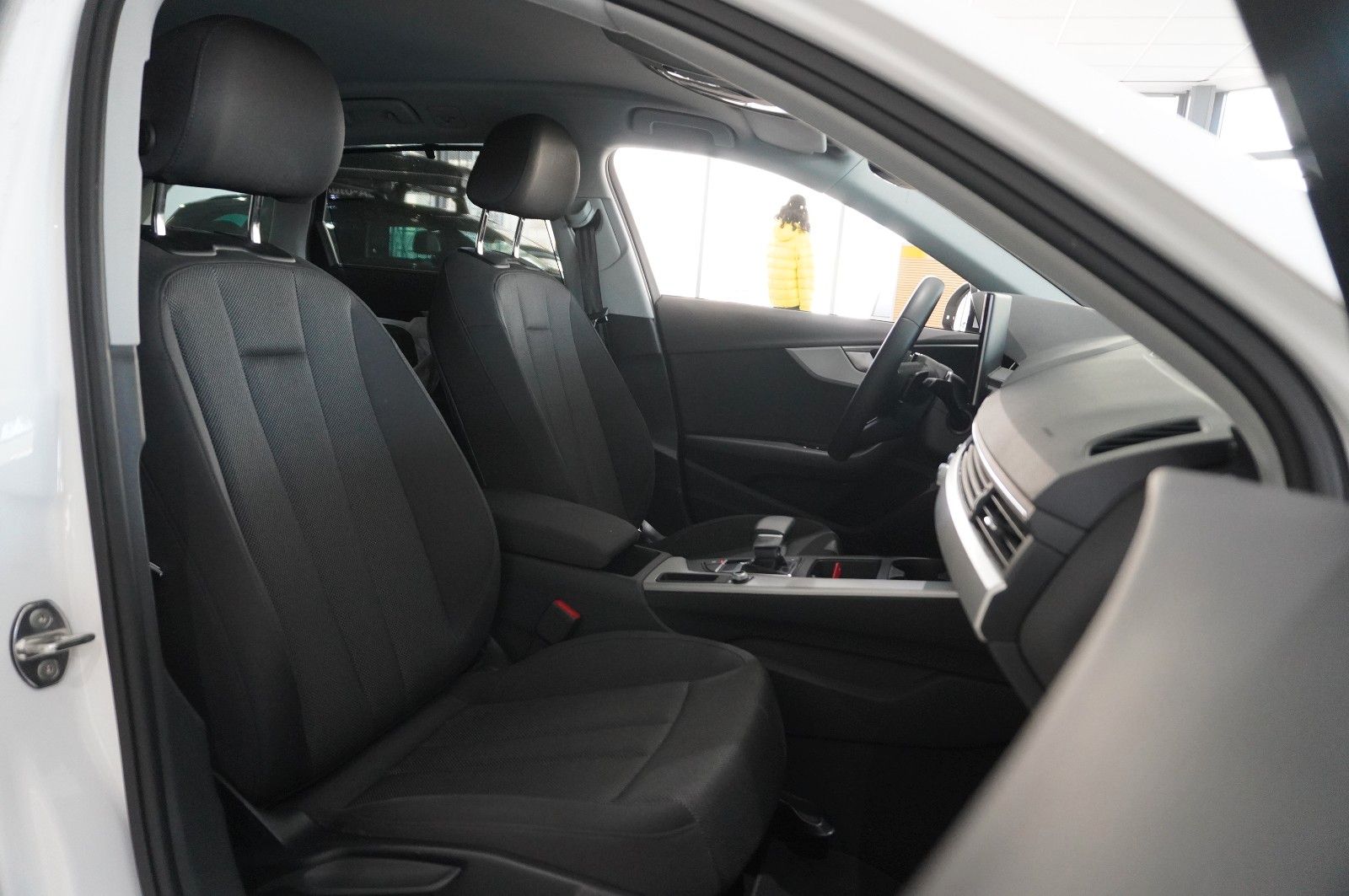 Fahrzeugabbildung Audi A4 Avant 35 TDI S-TRONIC NAVI/LED/KAMERA/SHZ/DAB