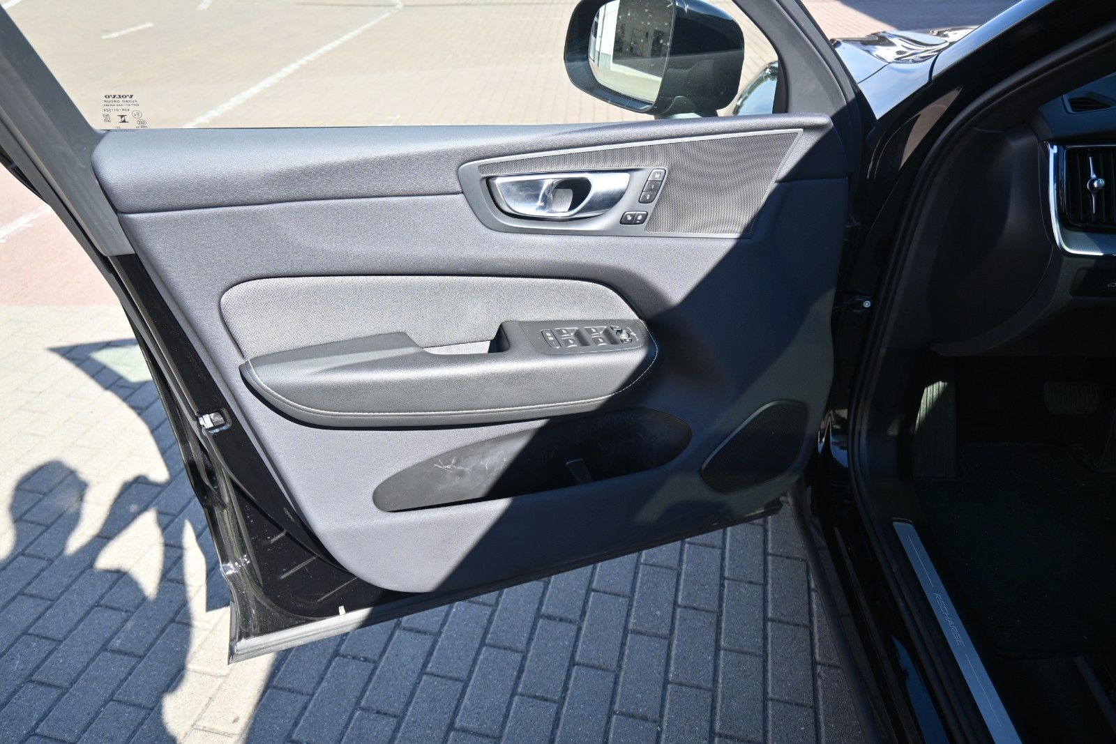 Fahrzeugabbildung Volvo XC60 T8 Plus Dark AWD*360°*FSHZG*AHK*PANO*