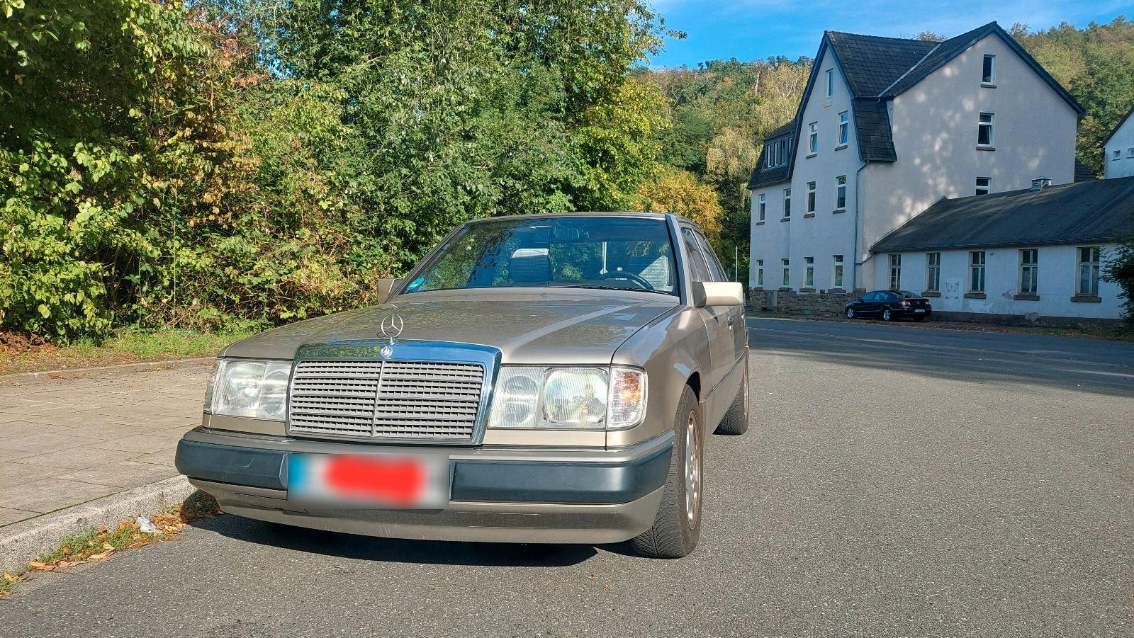 Mercedes-Benz 230