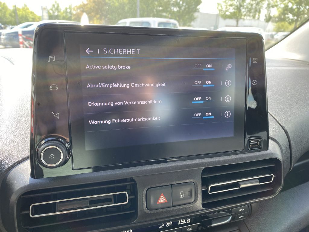 Fahrzeugabbildung Citroën Berlingo MPV M PureTech 110 FEEL *Keyless*Klimaa